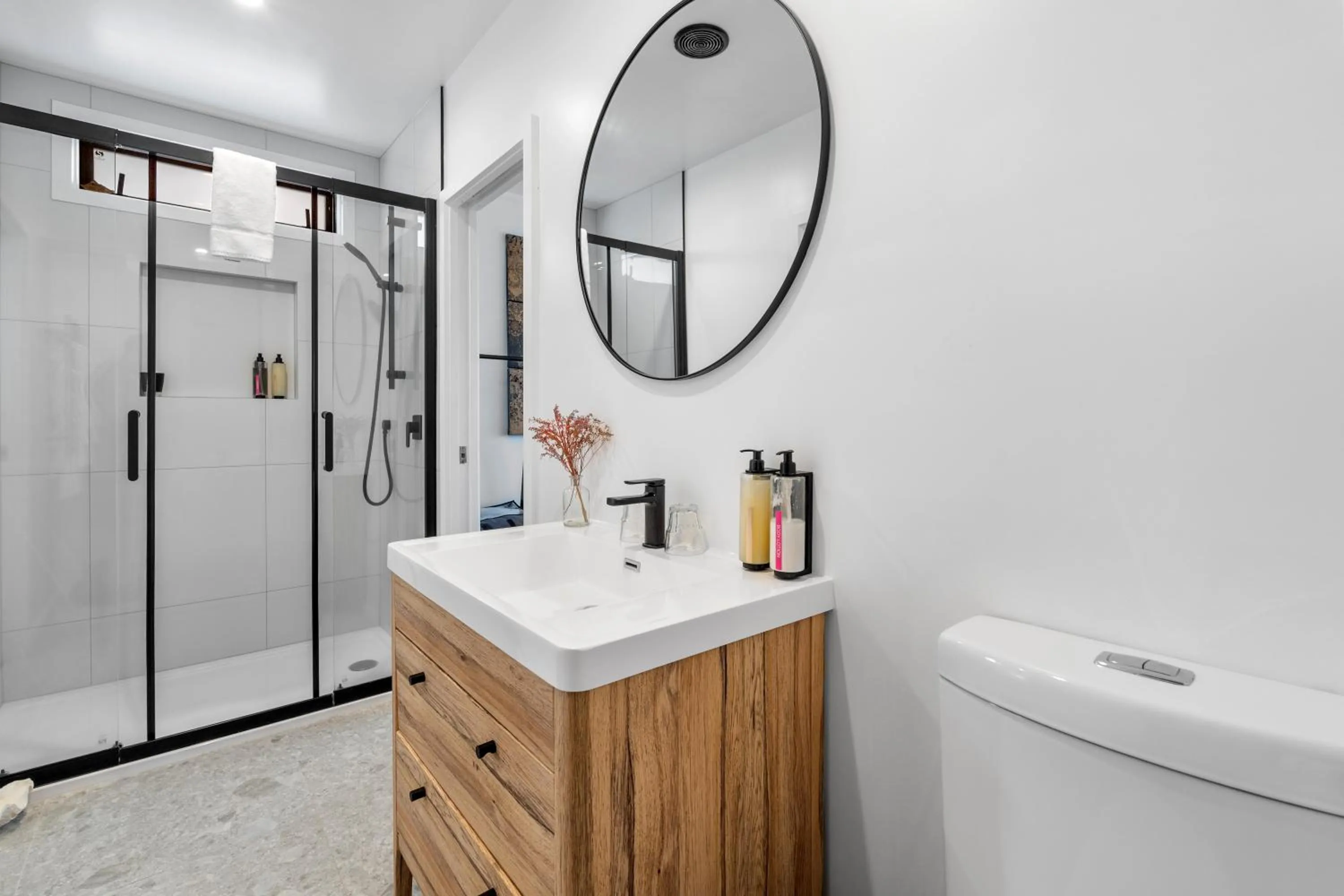 Bathroom in Orewa Beachcomber