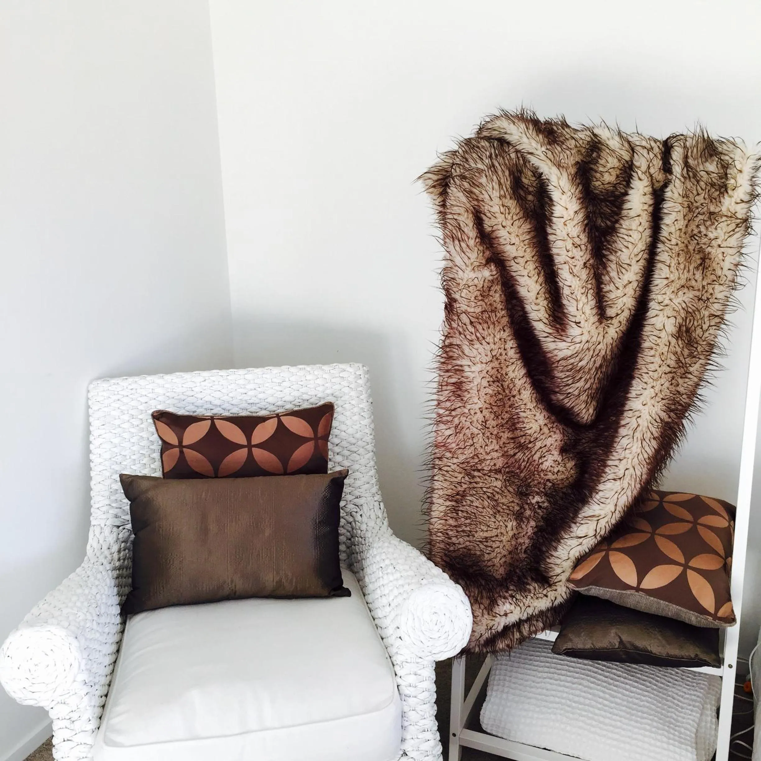 Seating area in Orewa Beachcomber