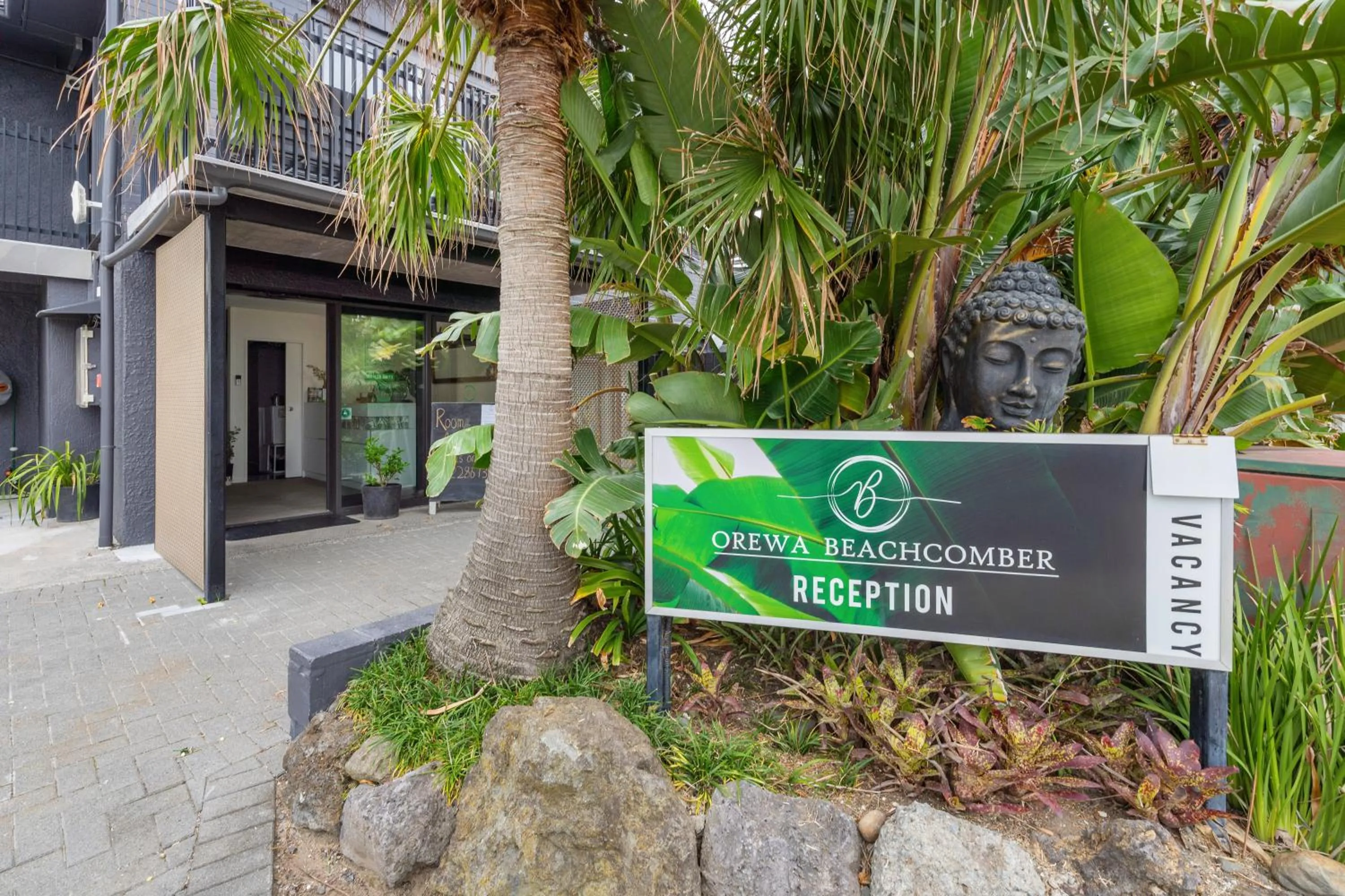 Facade/entrance in Orewa Beachcomber