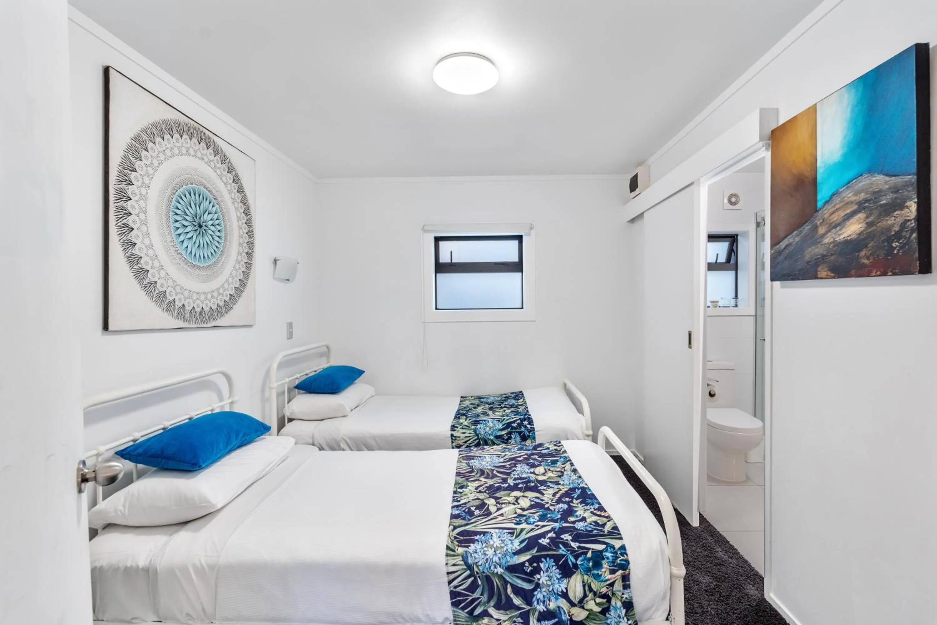 Bedroom, Bed in Orewa Beachcomber