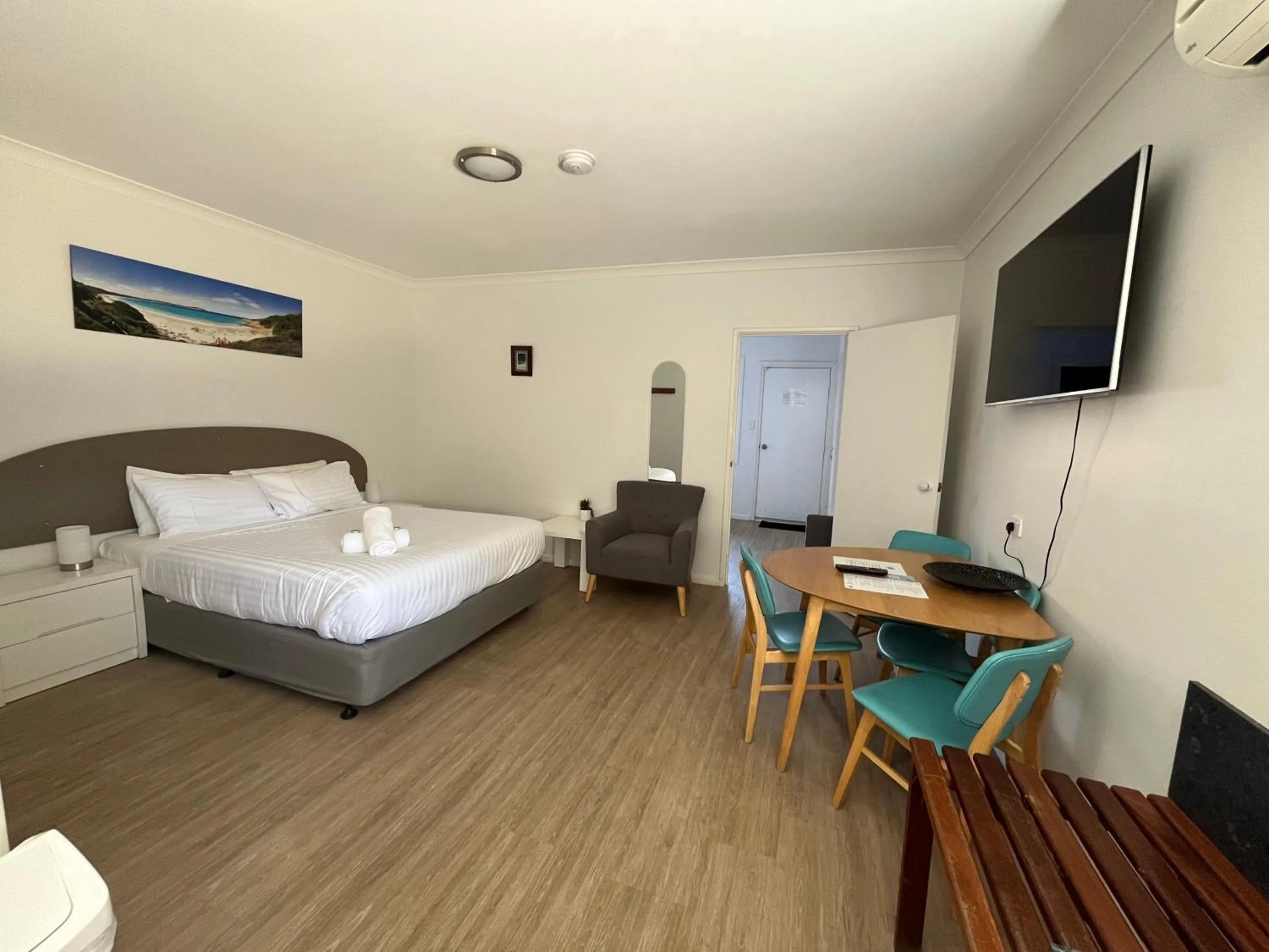 Bed in Clearwater Motel Apartments