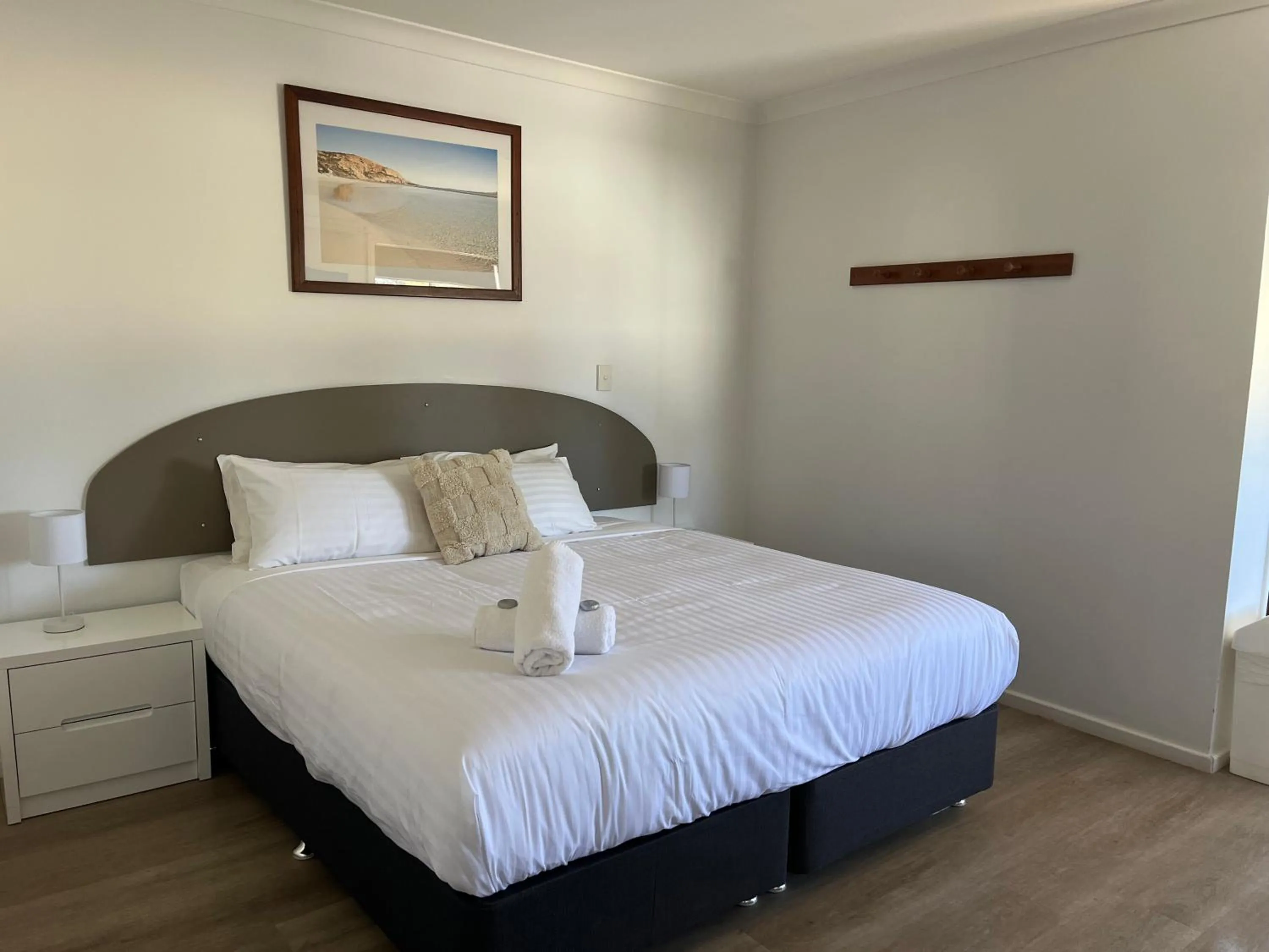 Bed in Clearwater Motel Apartments