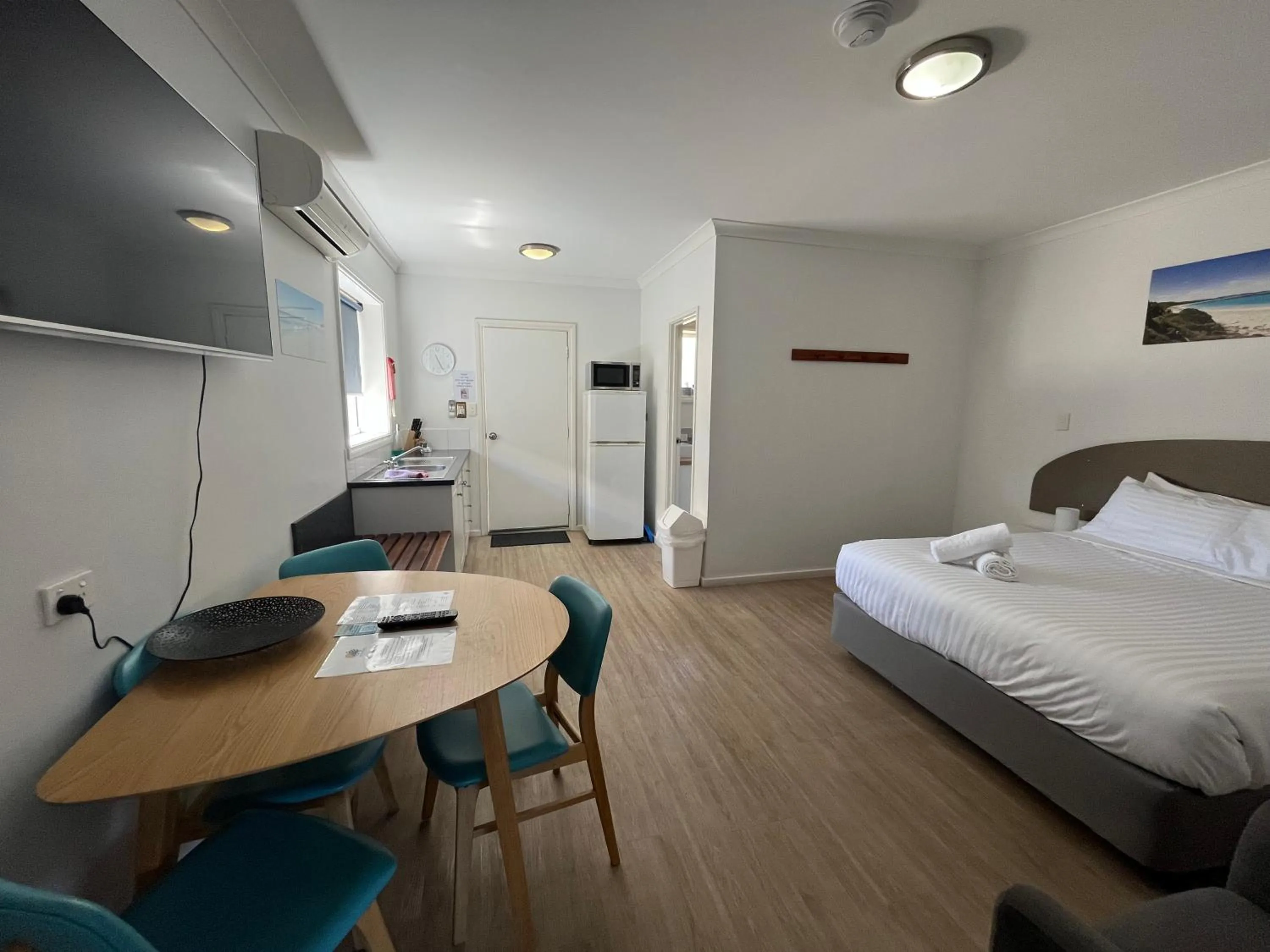 Bed in Clearwater Motel Apartments