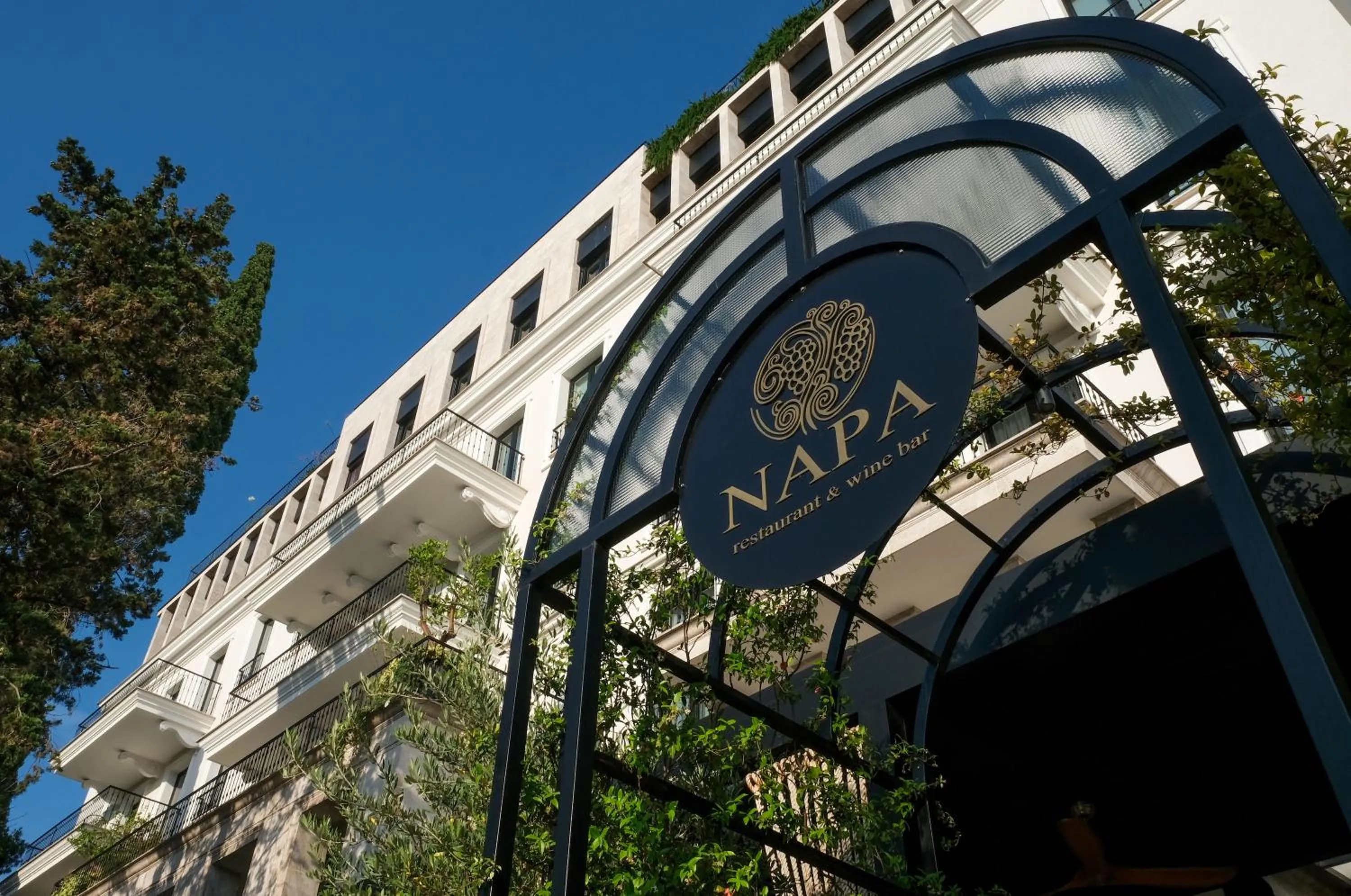 Restaurant/places to eat in Boutique Hotel Porto Palace