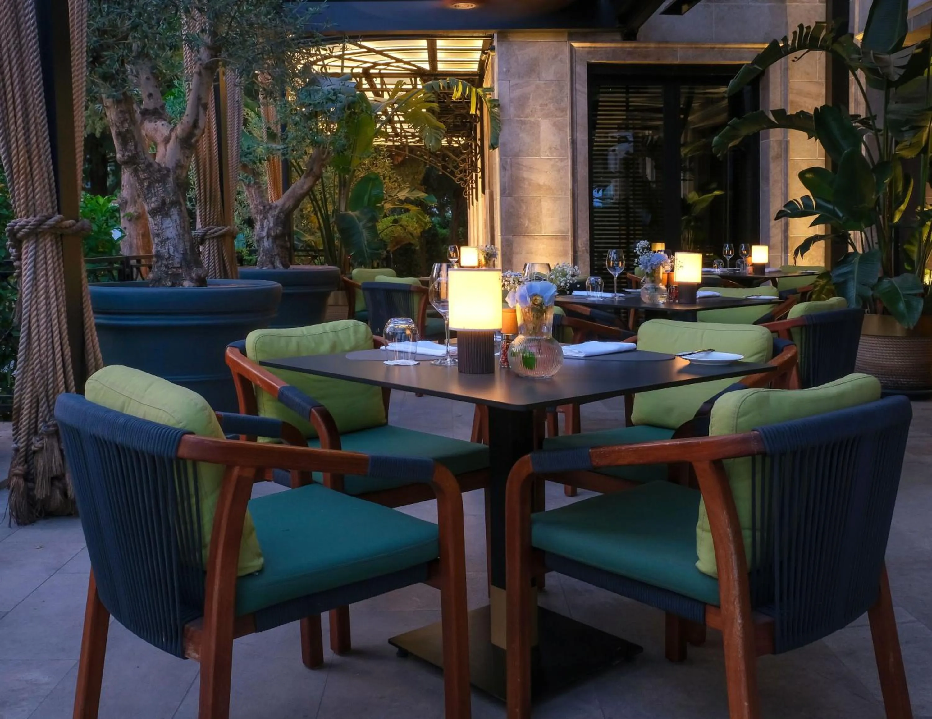 Restaurant/places to eat in Boutique Hotel Porto Palace