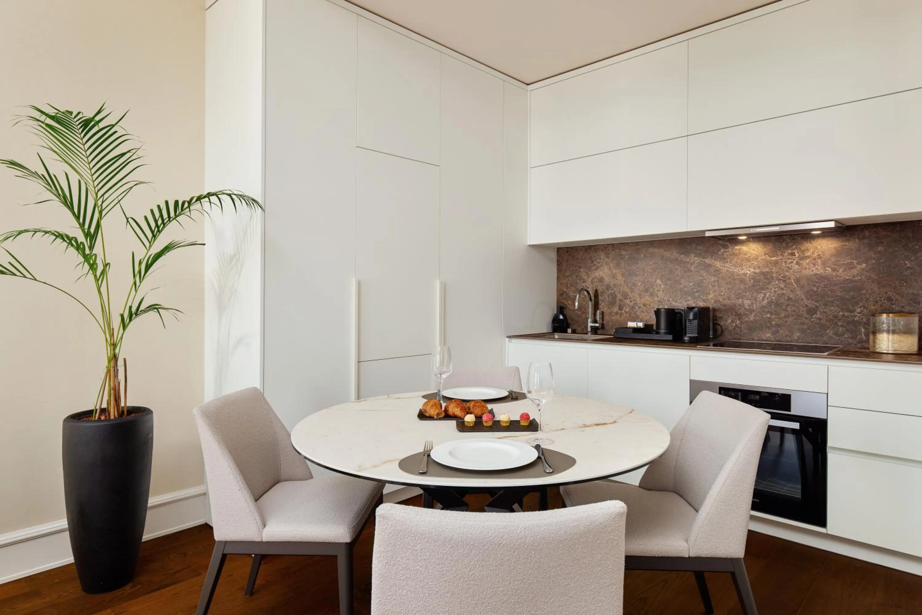 Kitchen or kitchenette in Boutique Hotel Porto Palace
