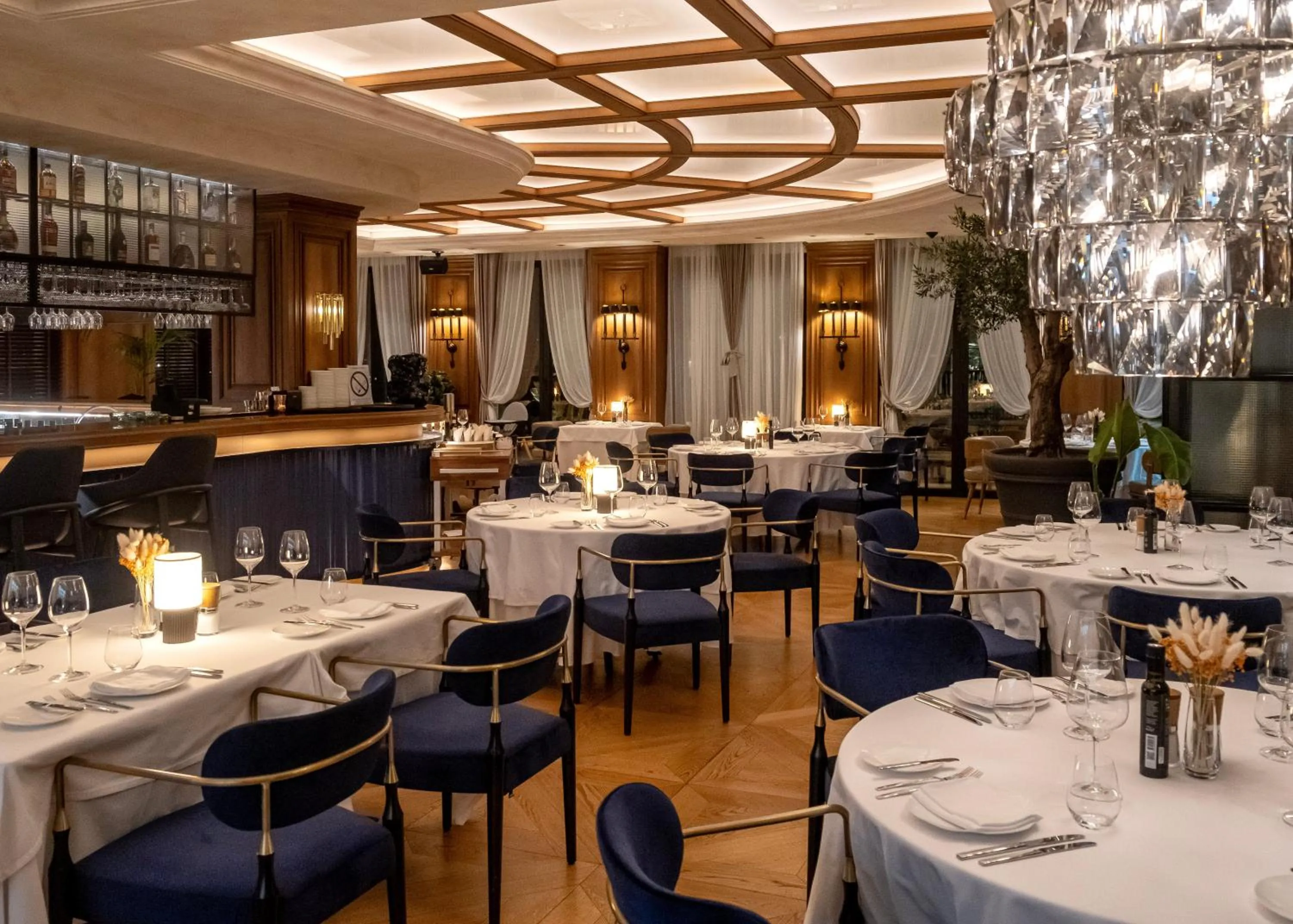 Restaurant/places to eat in Boutique Hotel Porto Palace