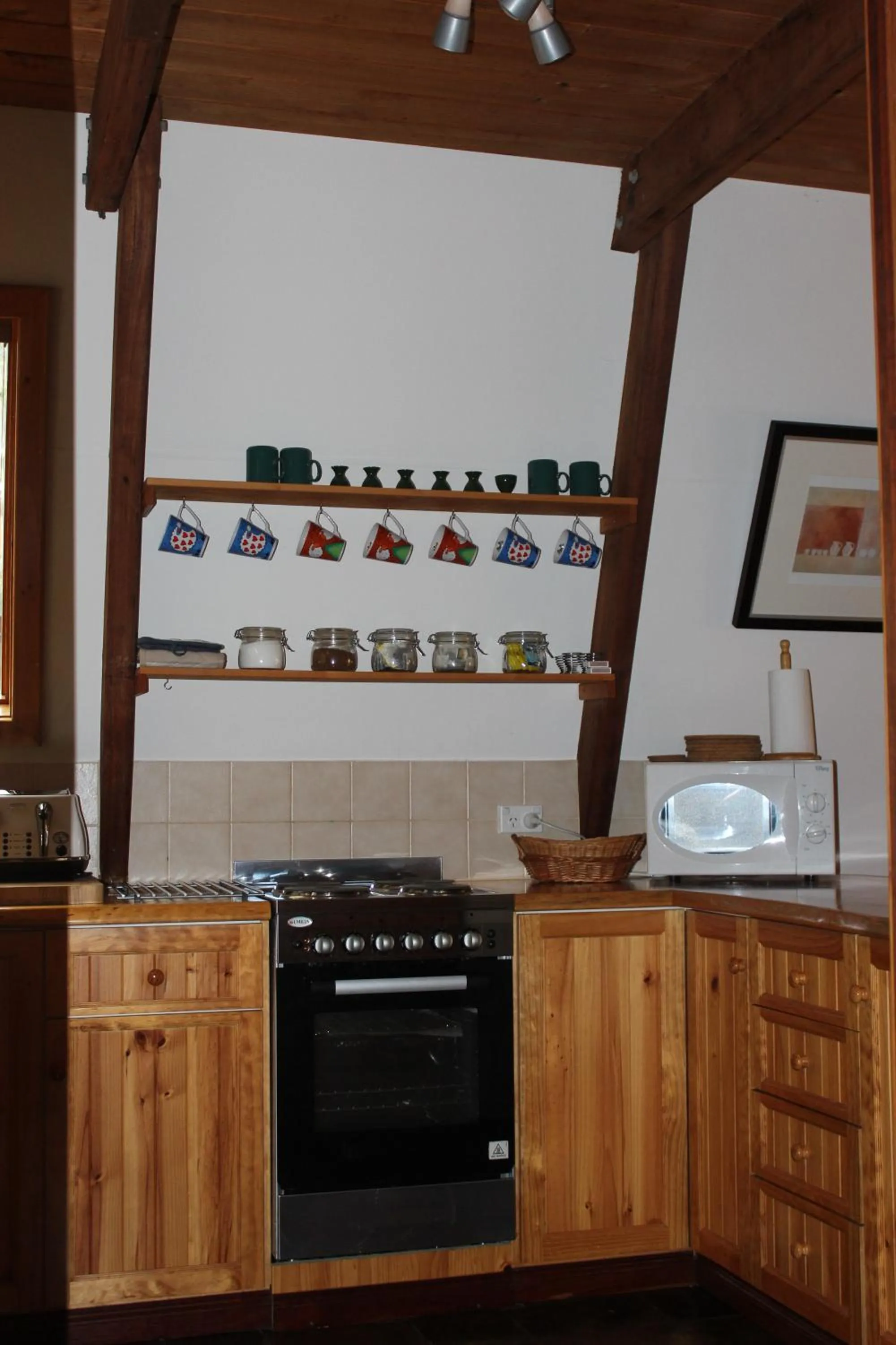 Kitchen or kitchenette in Green Leaves Cabin