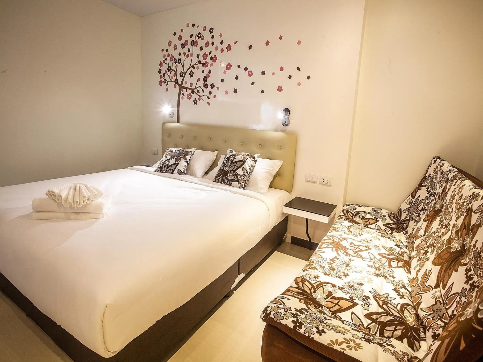 Logo/Certificate/Sign in MD Grand Hotel Nakhon