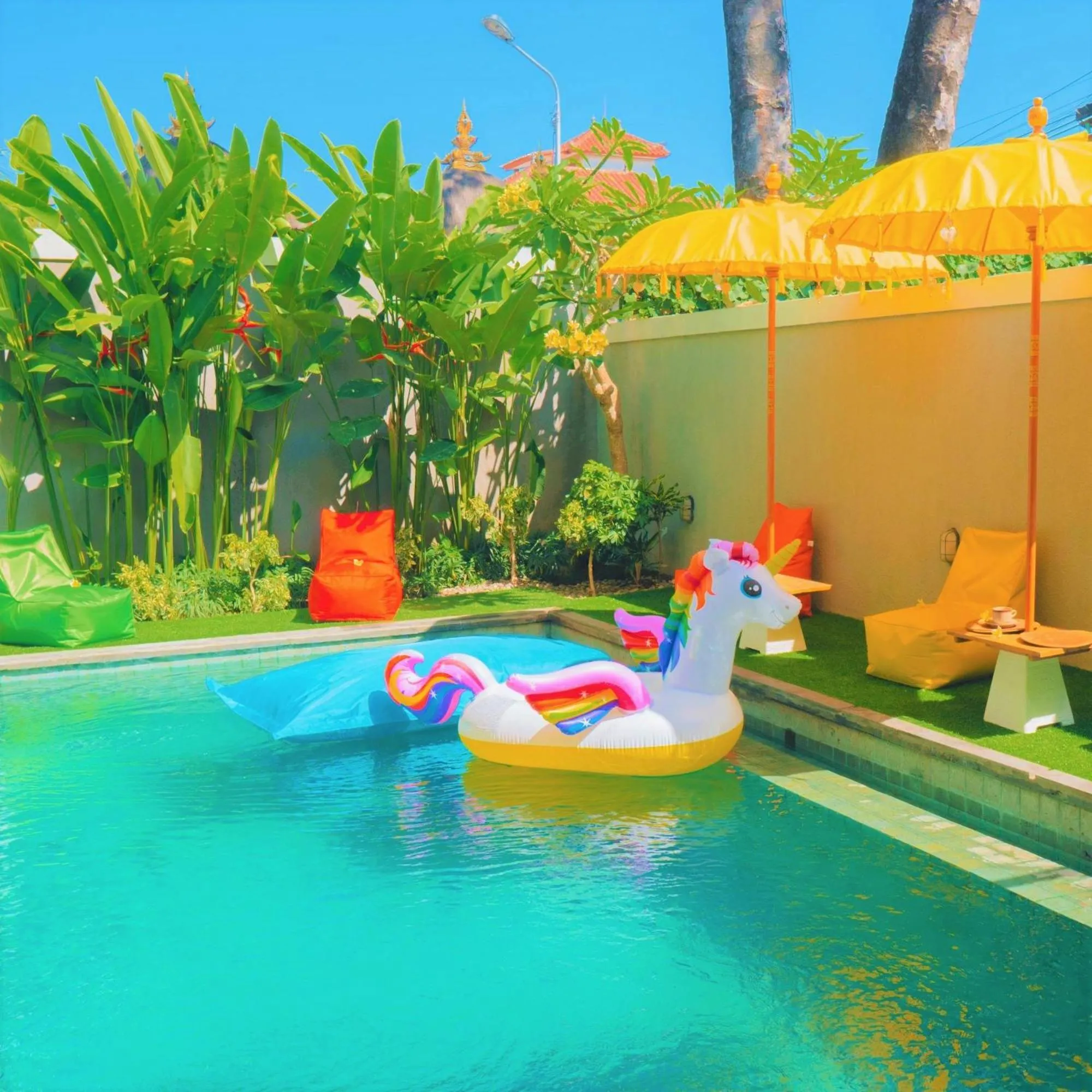 Swimming pool in Bahana Guest House