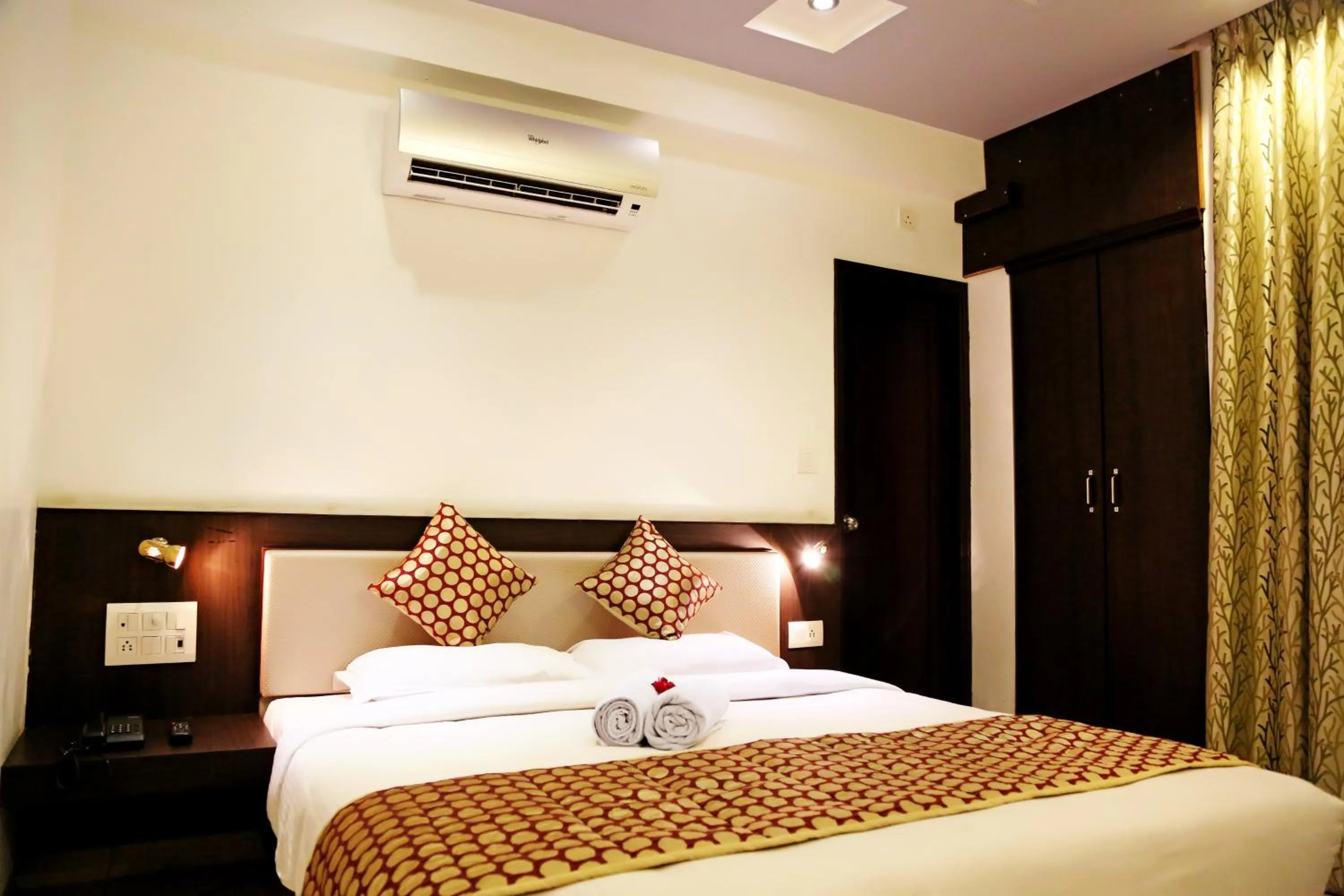 Bedroom, Bed in Narayans Leela Inn