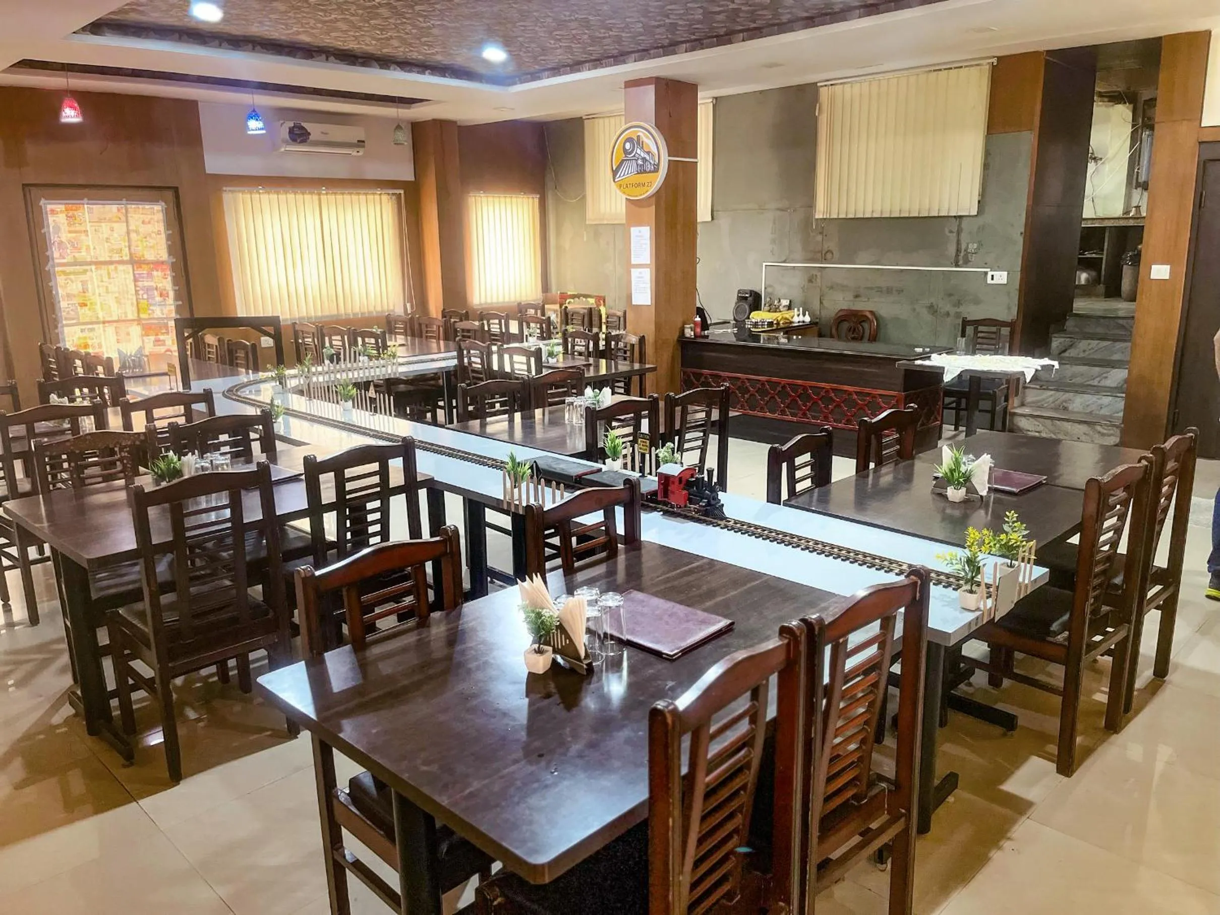 Restaurant/places to eat in Narayans Leela Inn