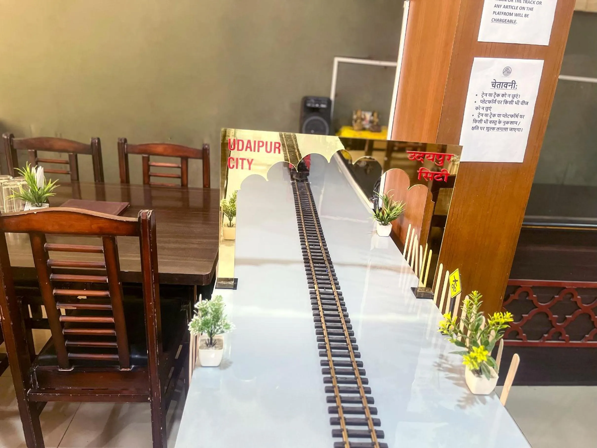 Restaurant/places to eat in Narayans Leela Inn