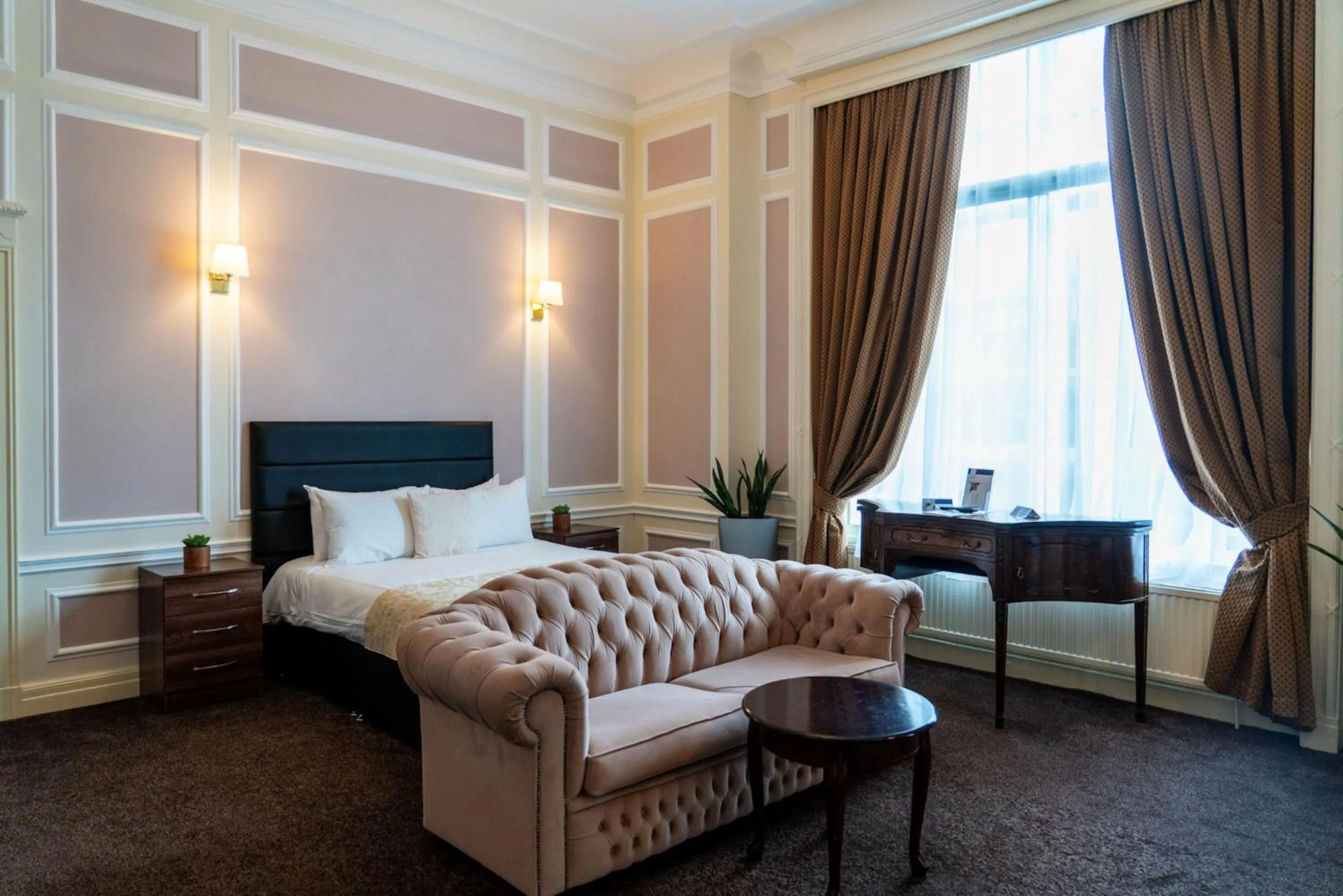 Bed in Adelphi Hotel