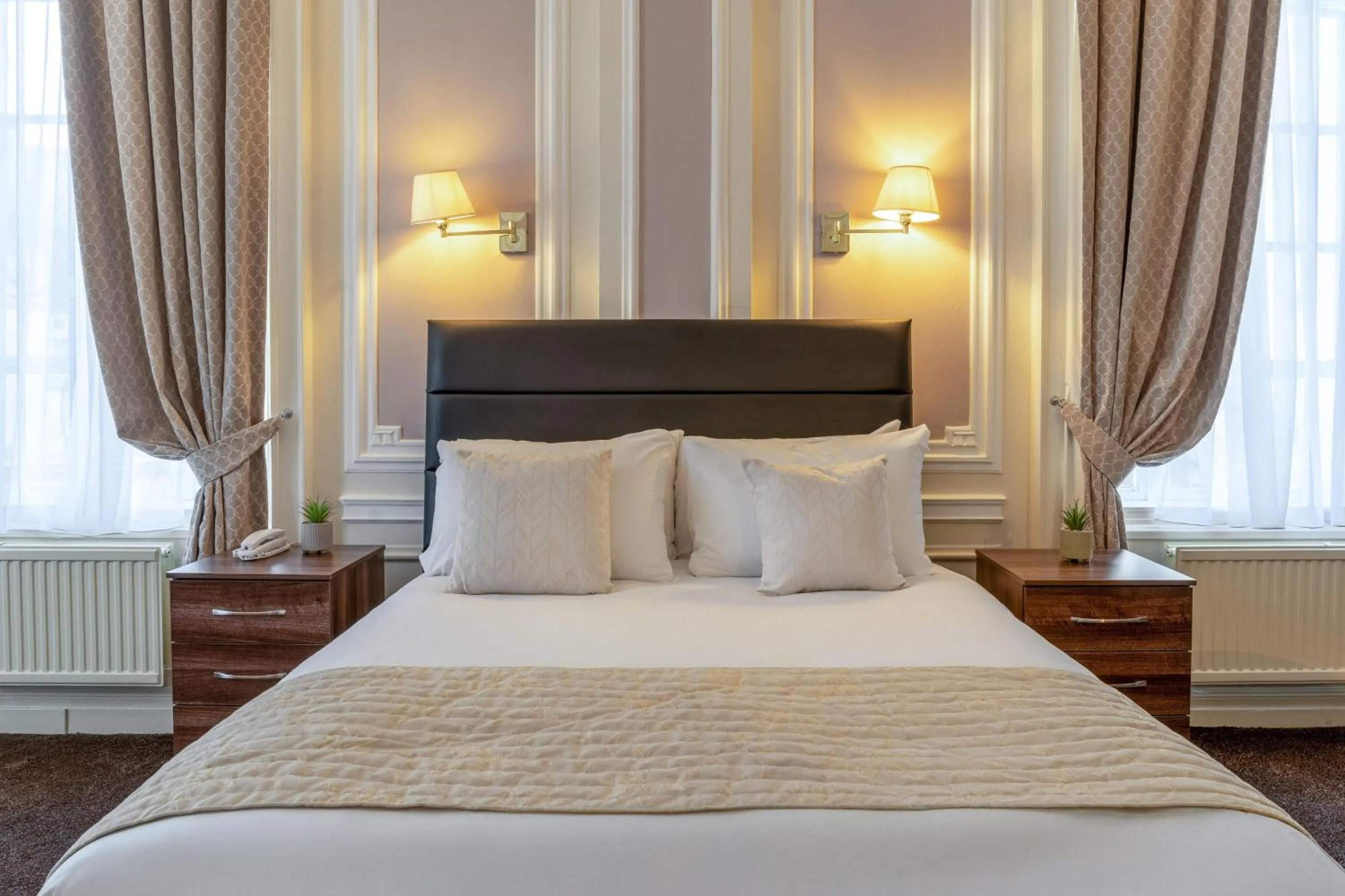 Bed in Adelphi Hotel