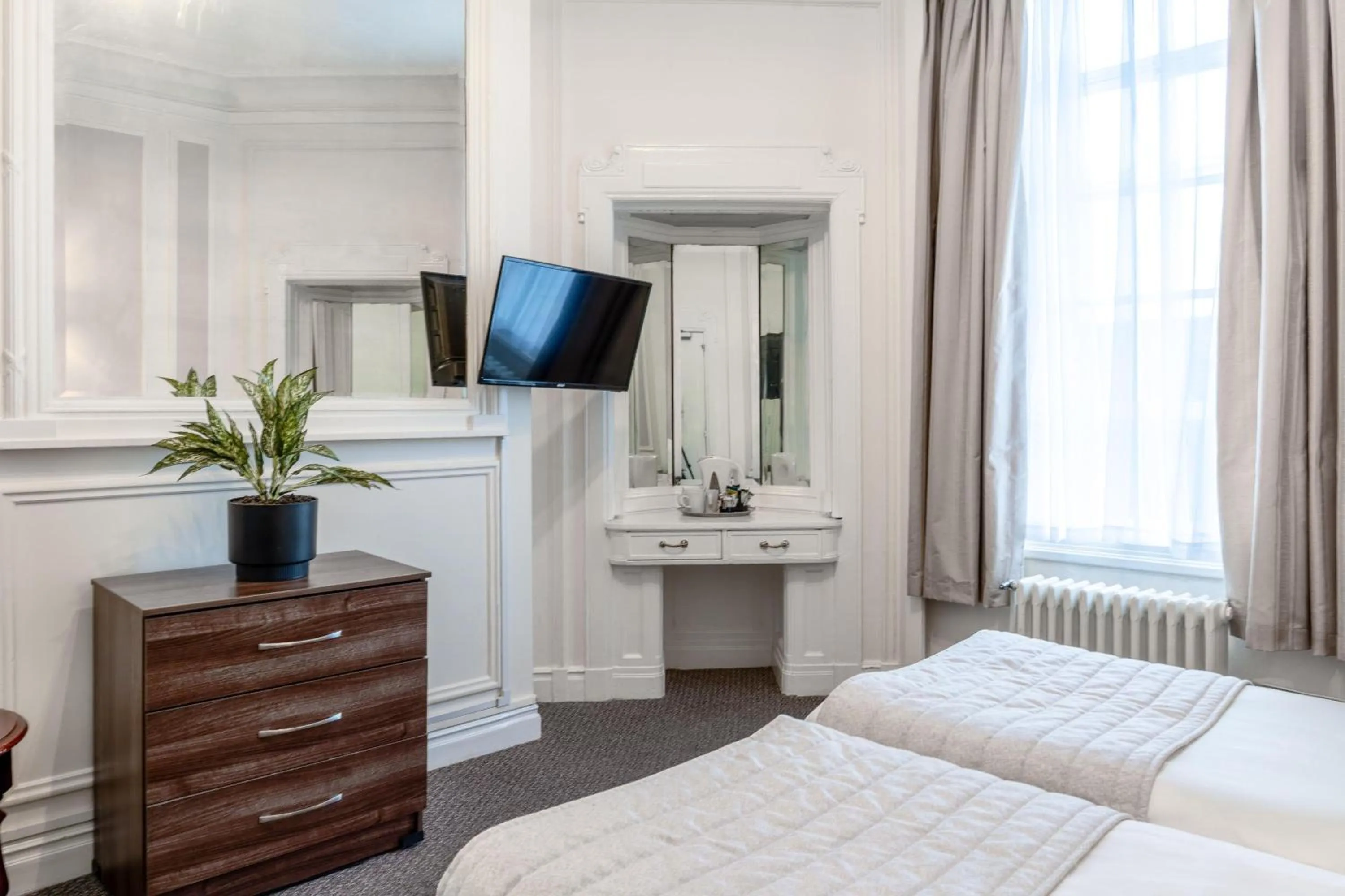 Bed in Adelphi Hotel