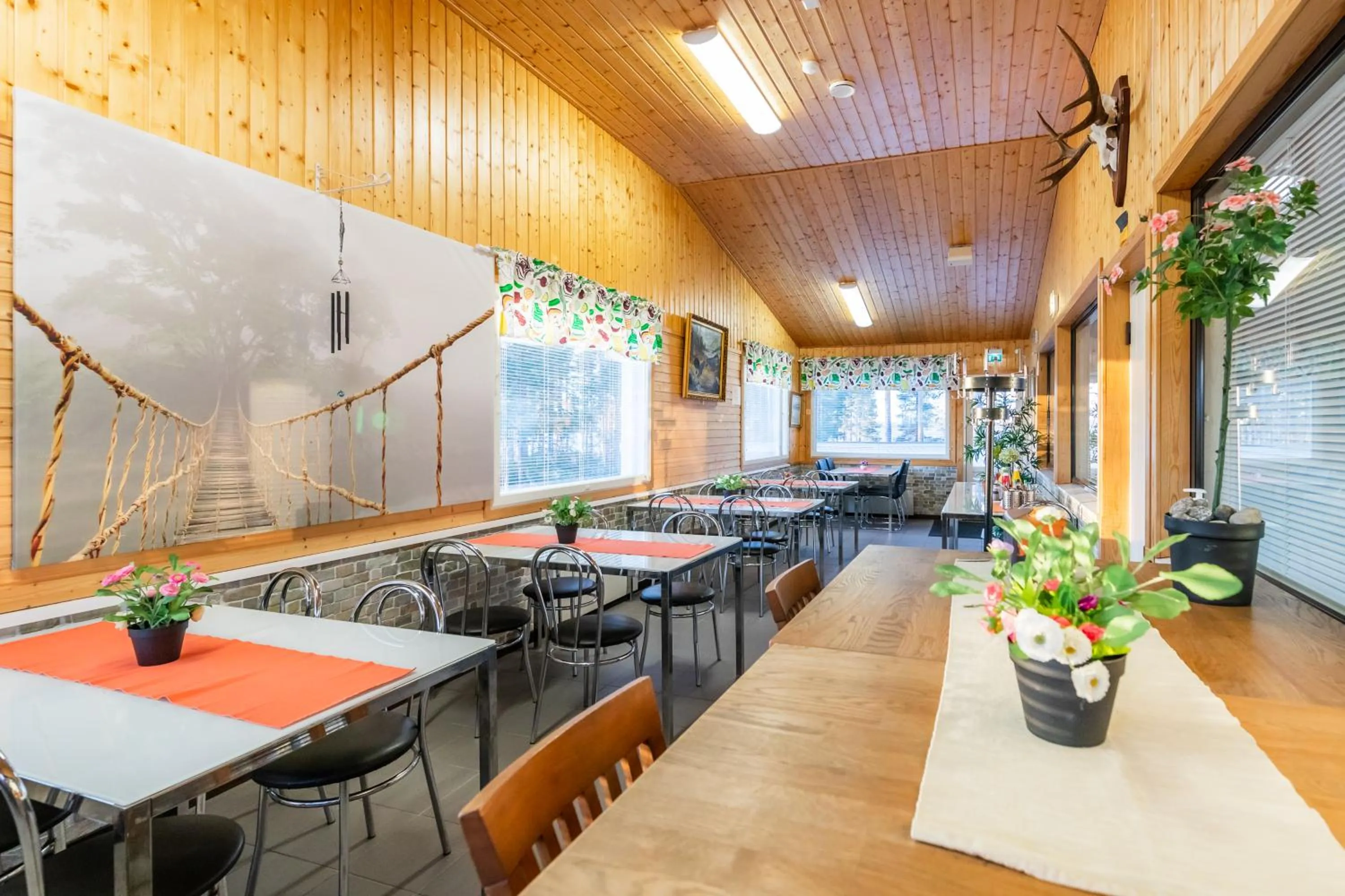 Restaurant/places to eat in Lossisaari Tourist Center
