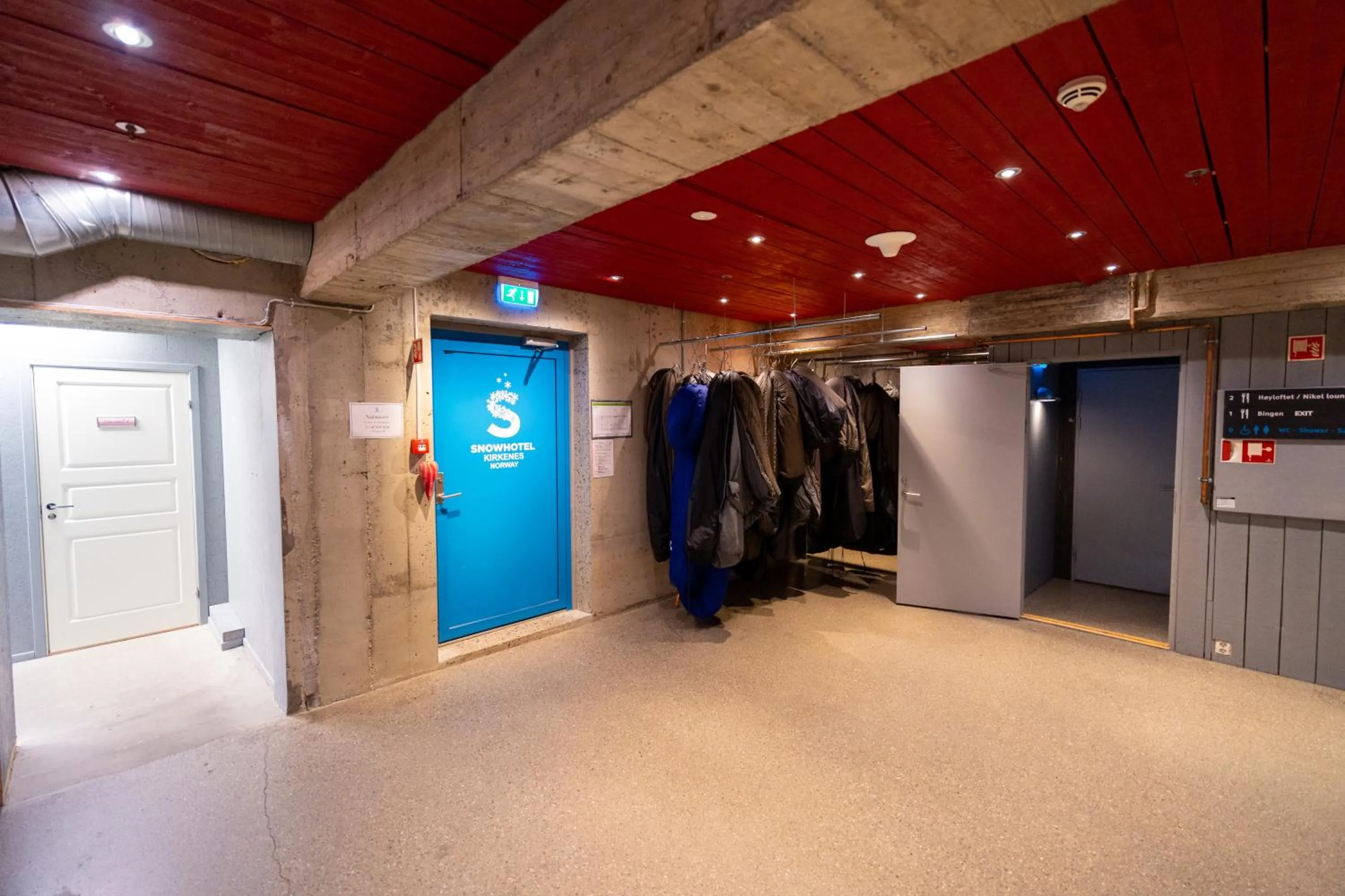 wardrobe in Snow Resort Kirkenes