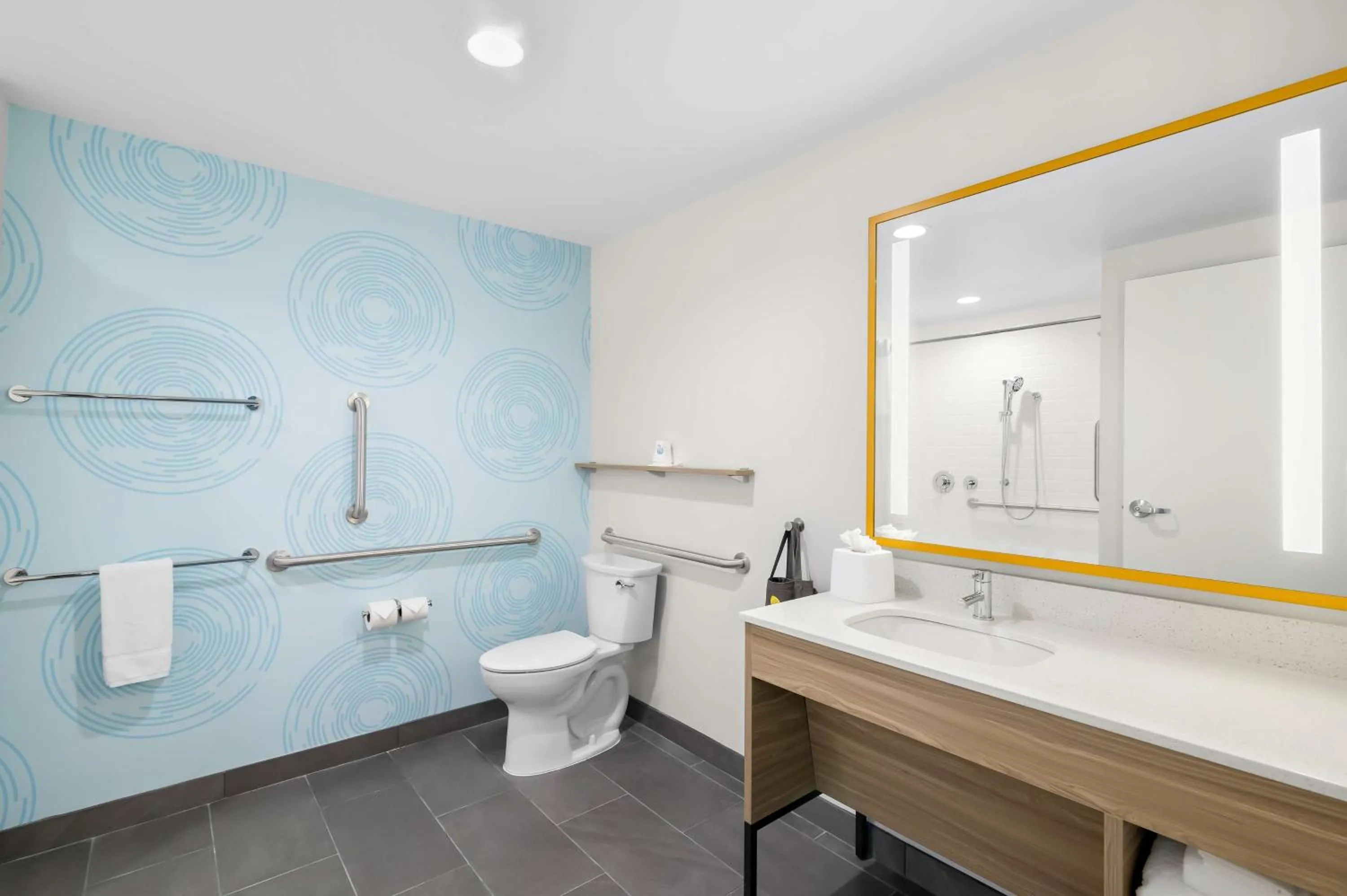 Bathroom in Tru By Hilton Lexington