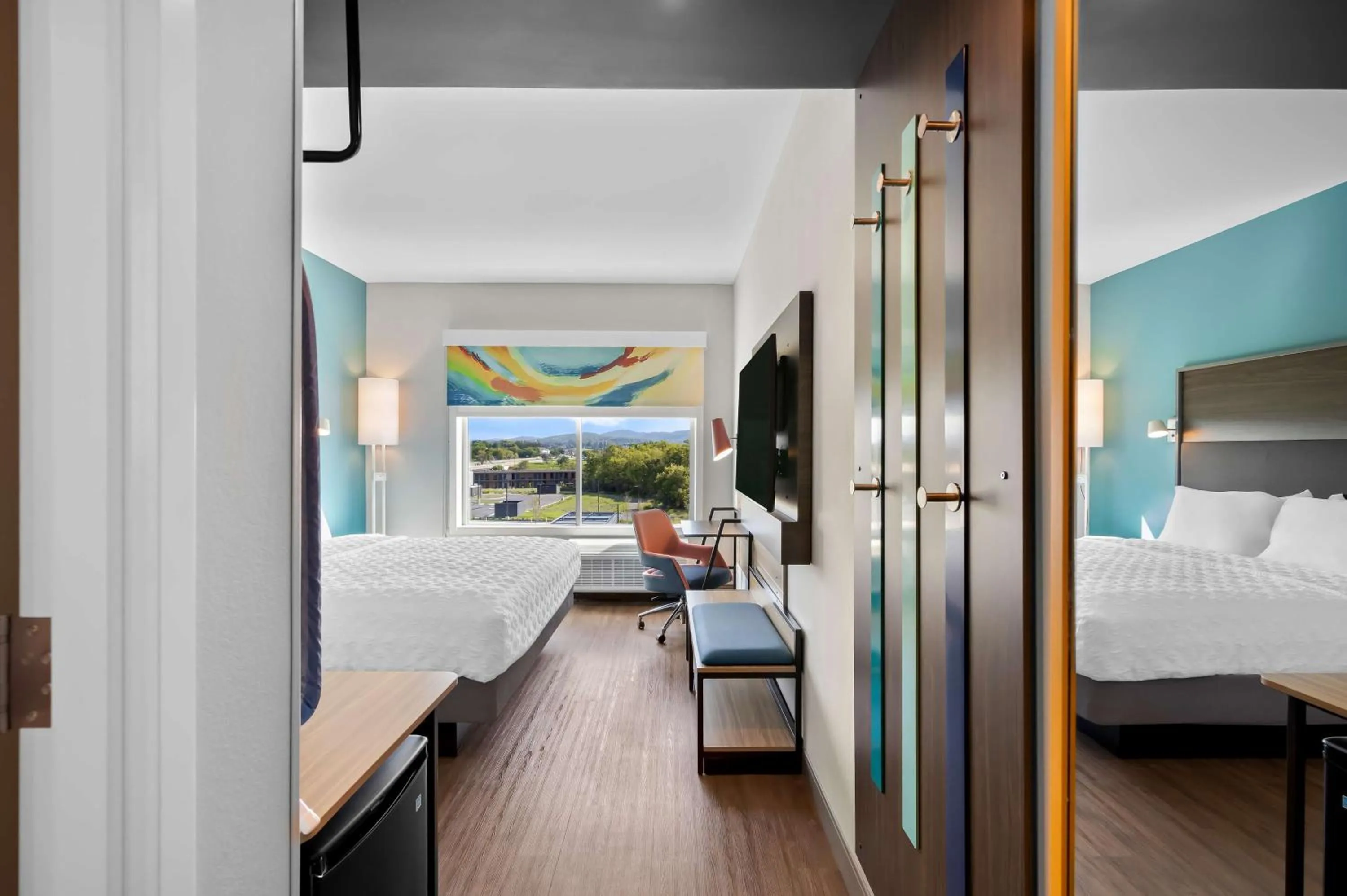 Bed in Tru By Hilton Lexington