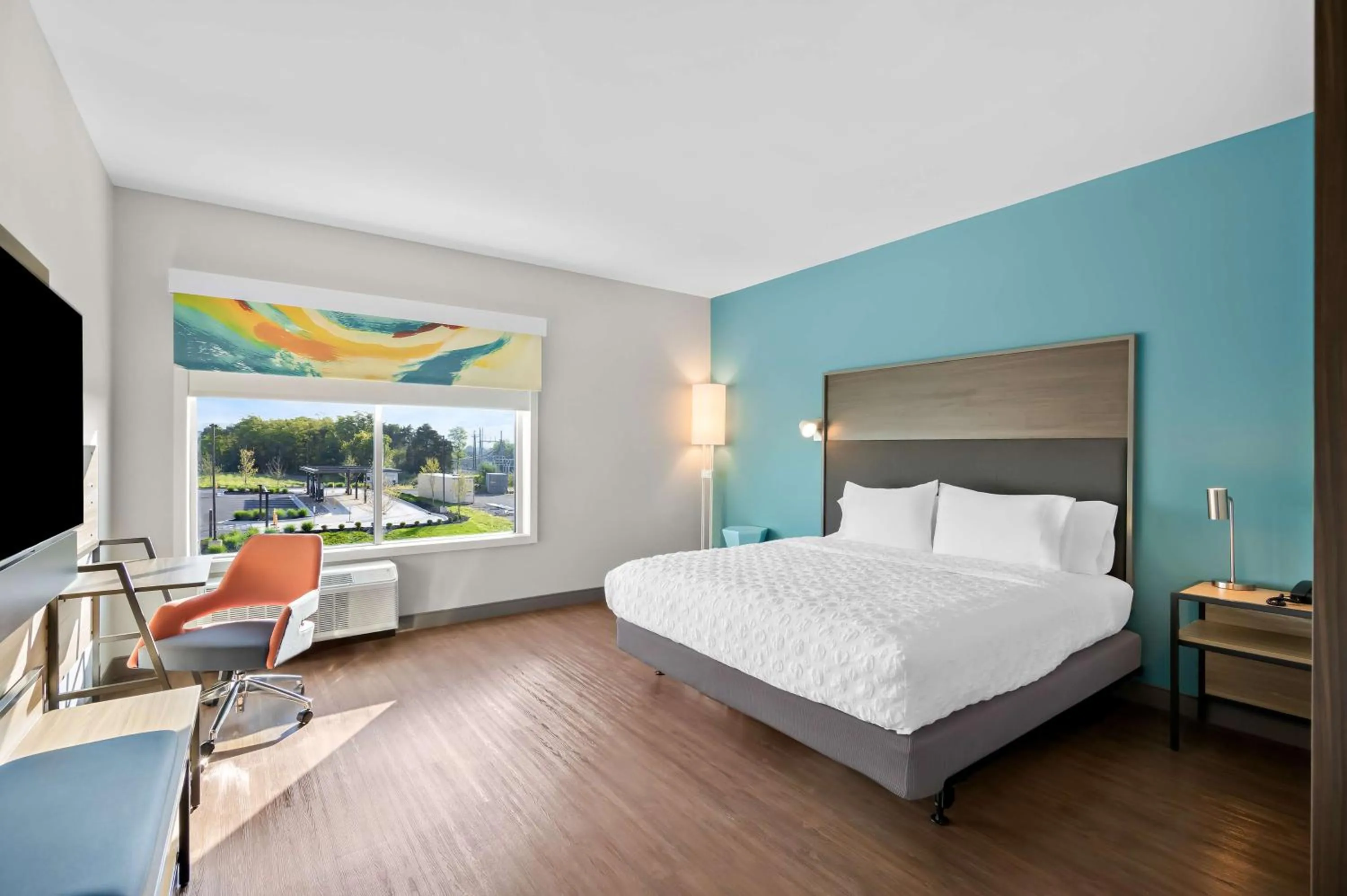 Bedroom, Bed in Tru By Hilton Lexington