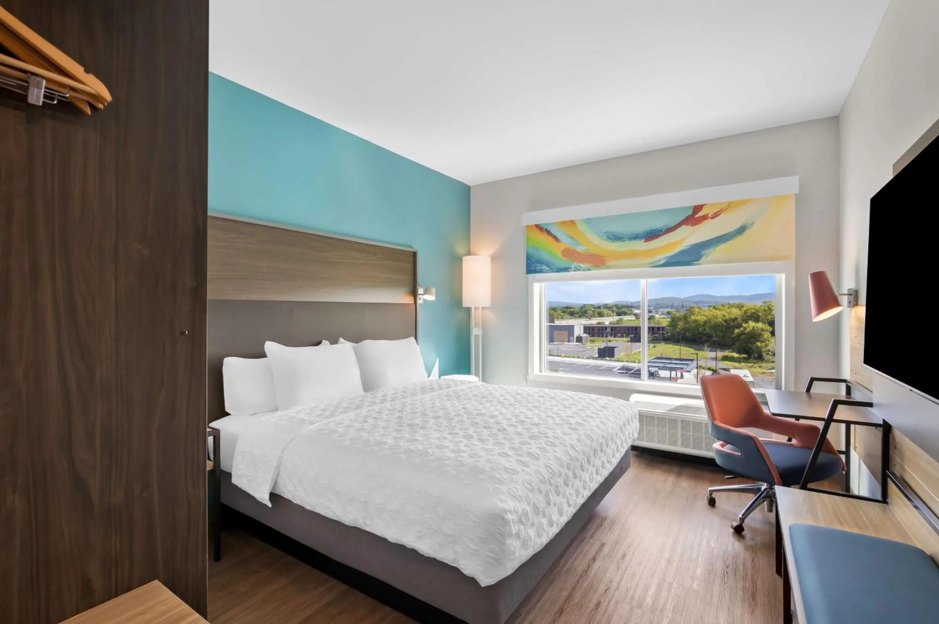 Bed in Tru By Hilton Lexington