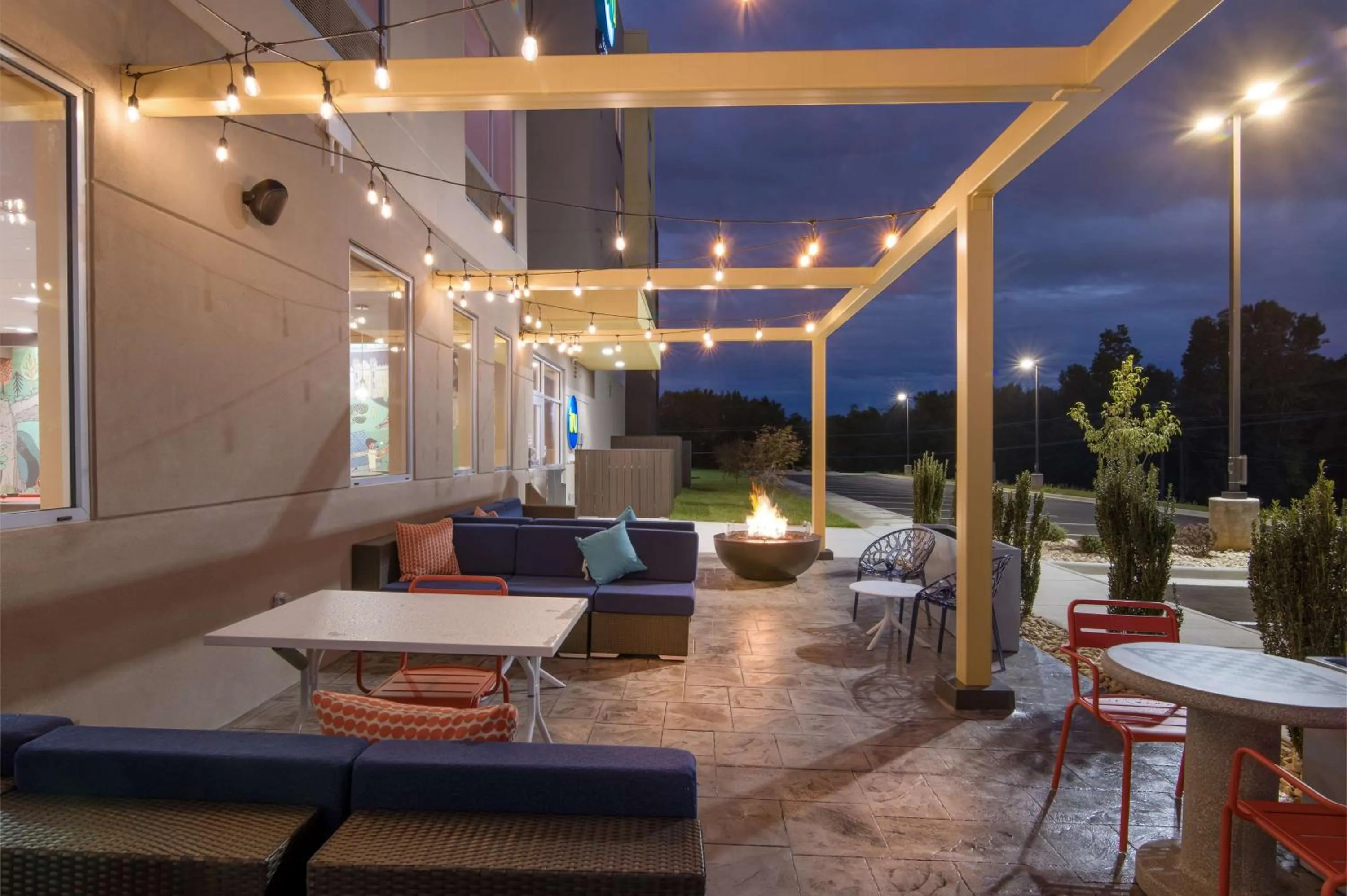 Patio in Tru By Hilton Lexington