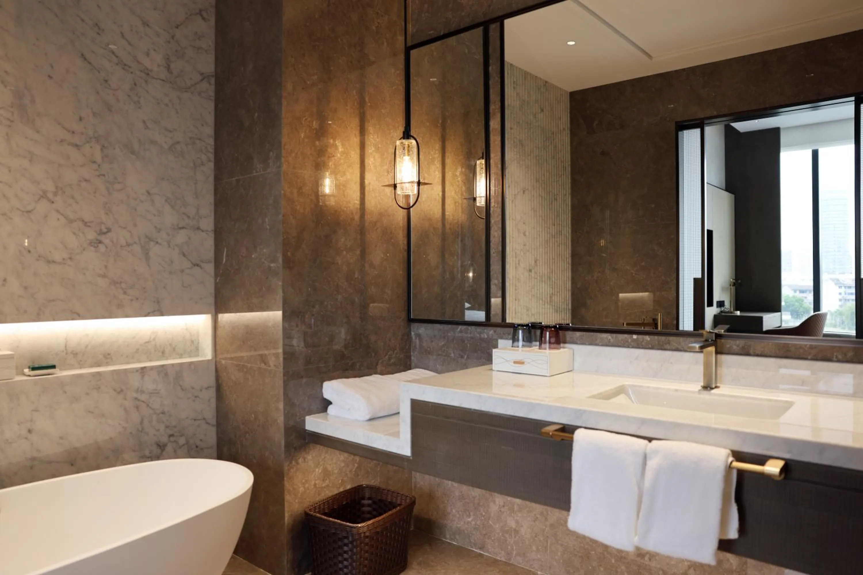 Toilet in Hilton Changshu