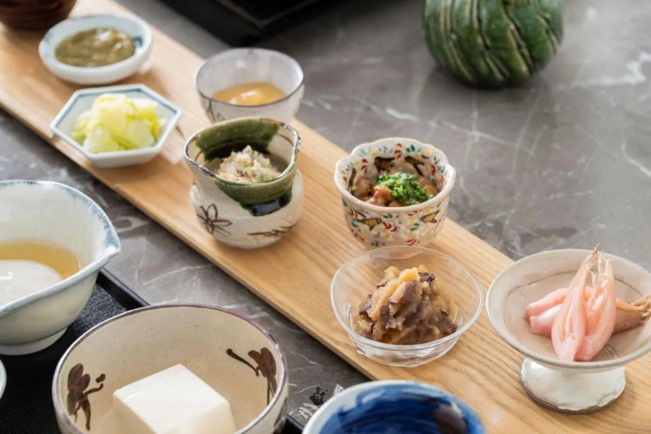 Restaurant/places to eat in River Retreat Garaku