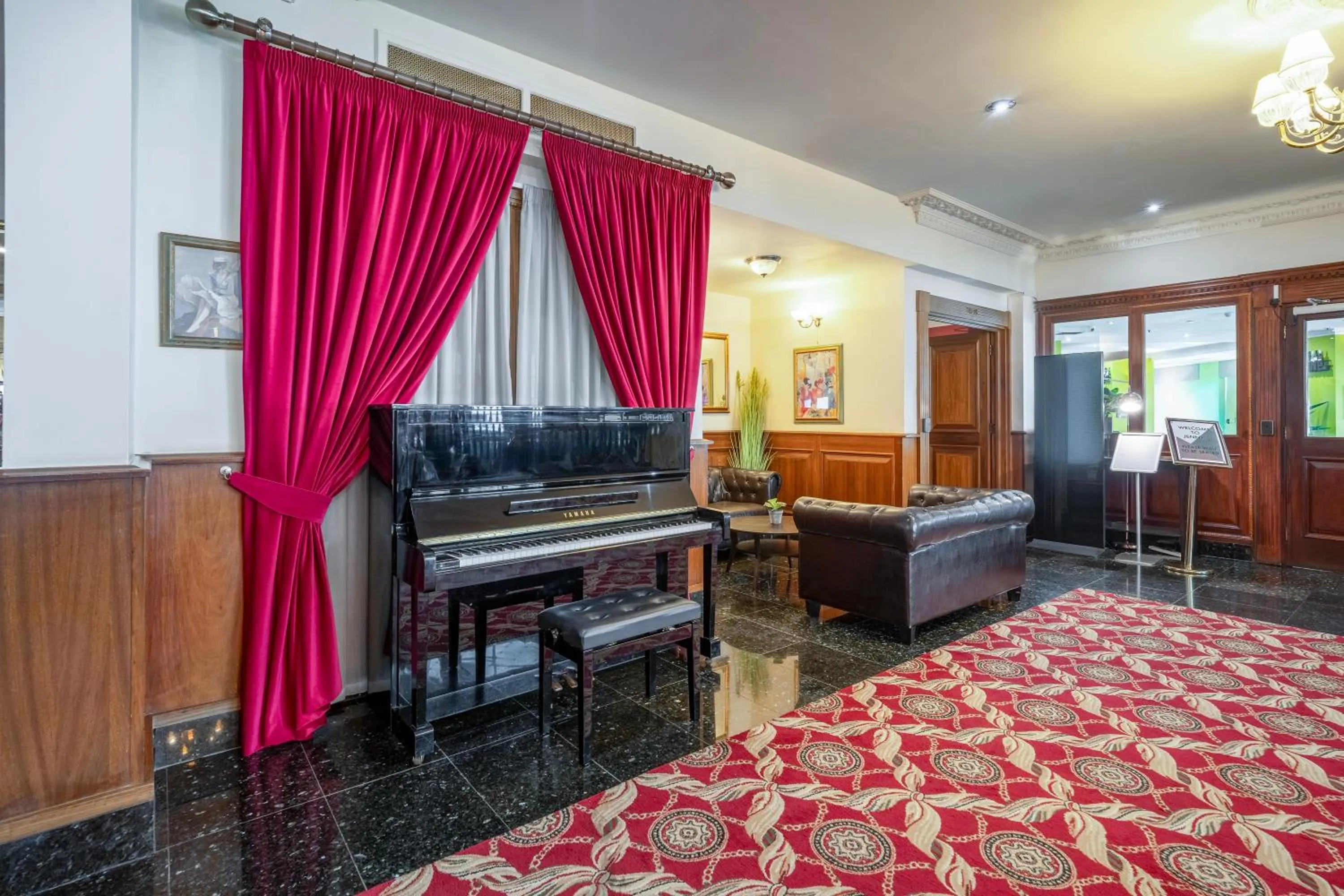 Seating area in Britannia International Hotel Canary Wharf
