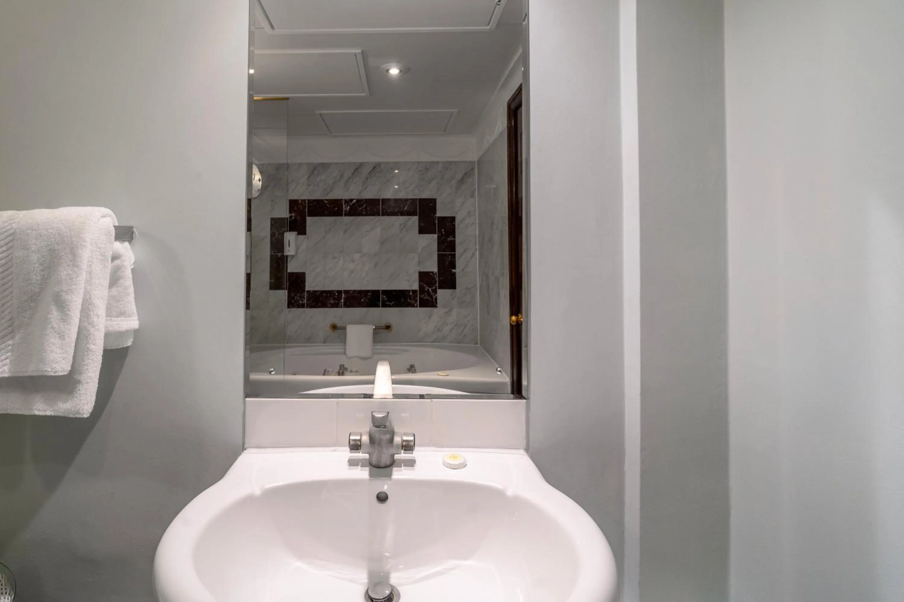 Bathroom in Britannia International Hotel Canary Wharf