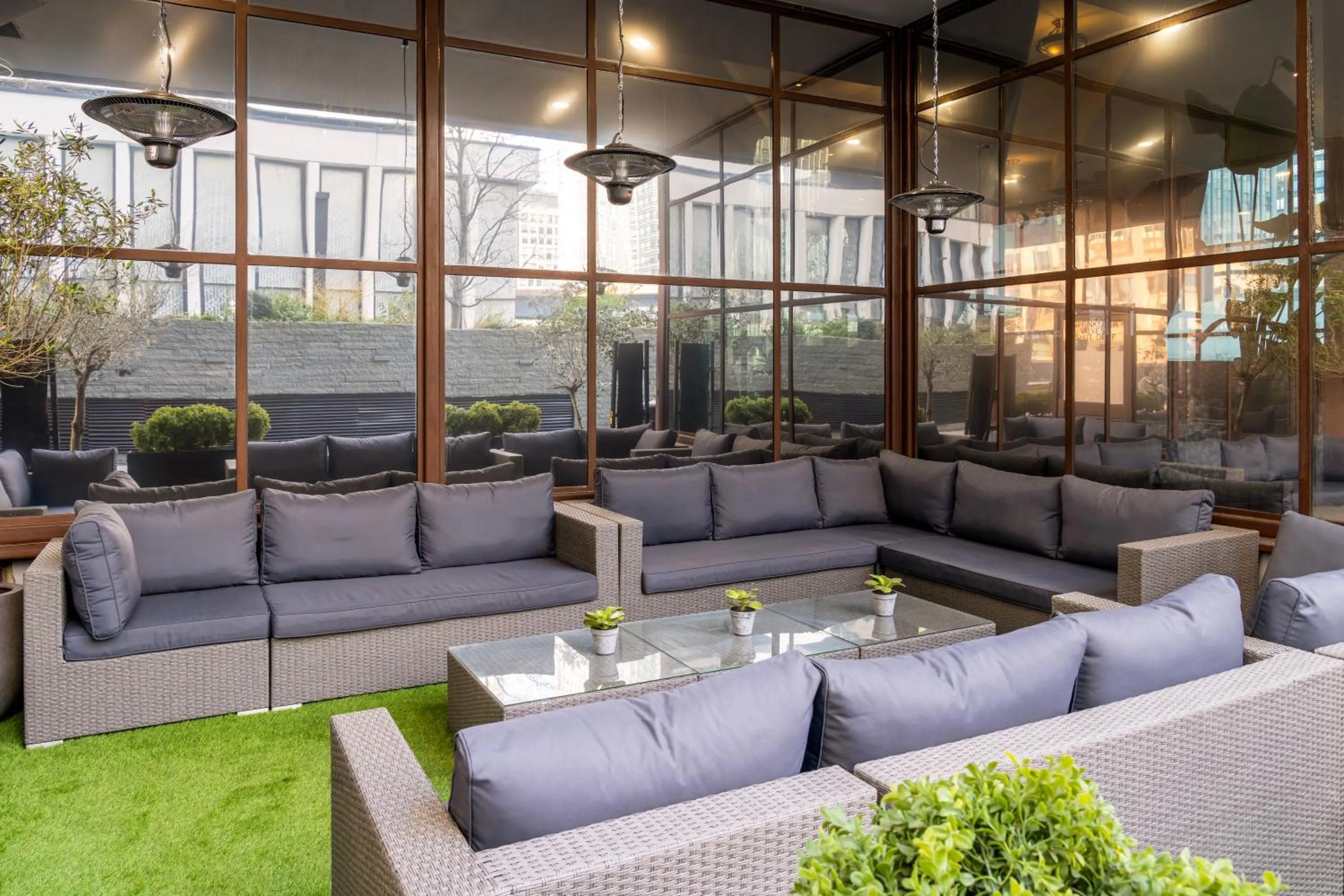 Seating area in Britannia International Hotel Canary Wharf