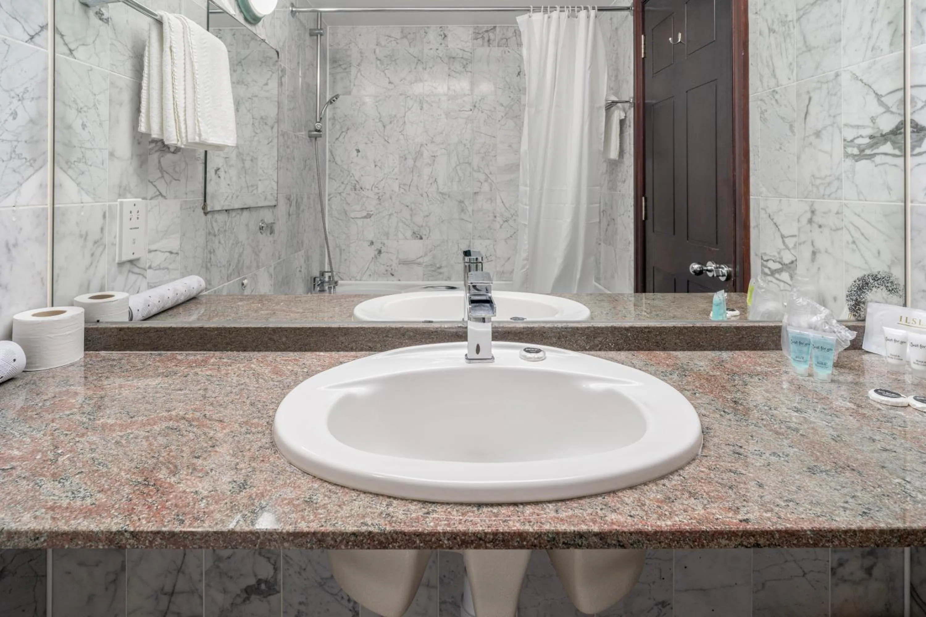 Bathroom in Britannia International Hotel Canary Wharf