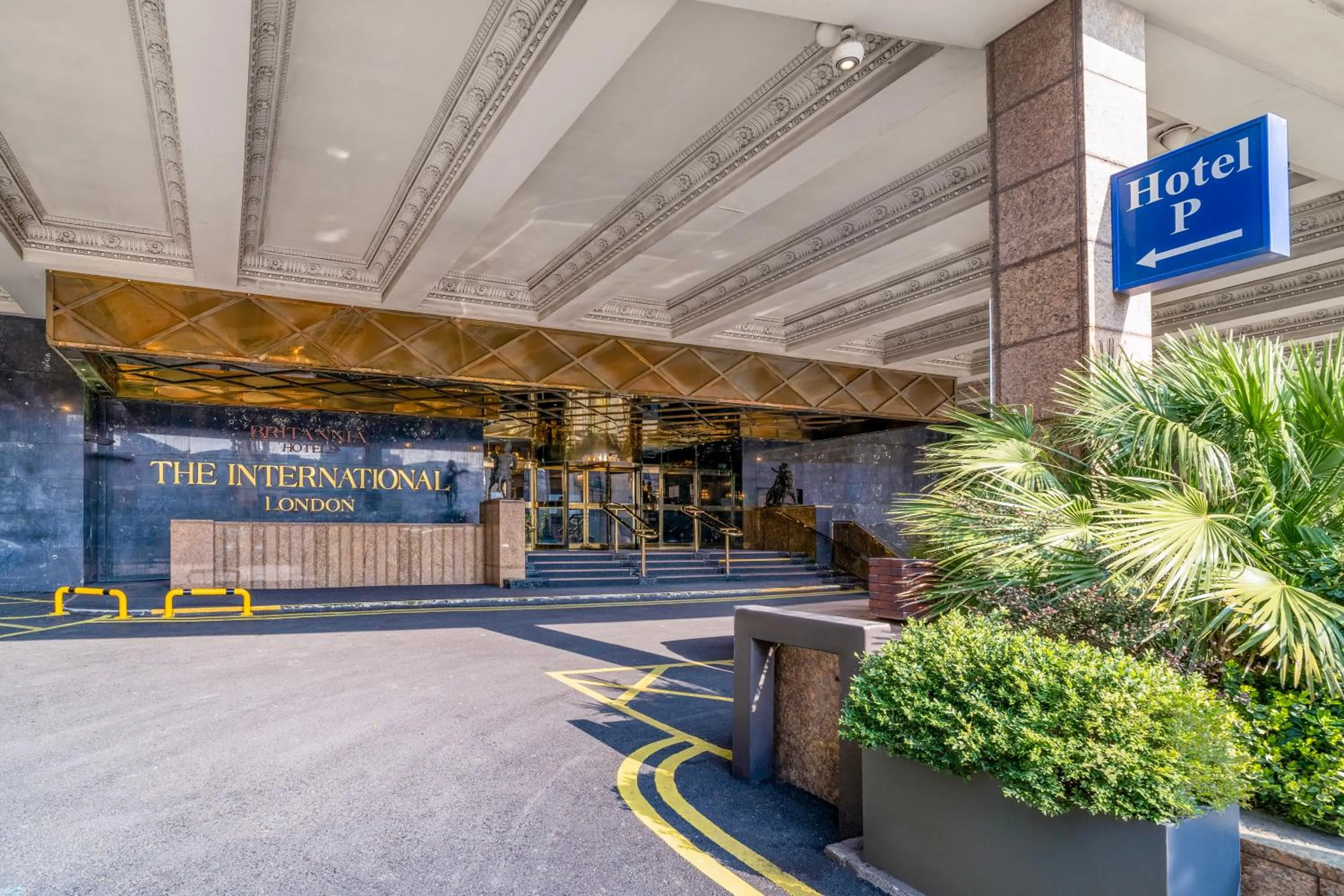 Facade/entrance in Britannia International Hotel Canary Wharf