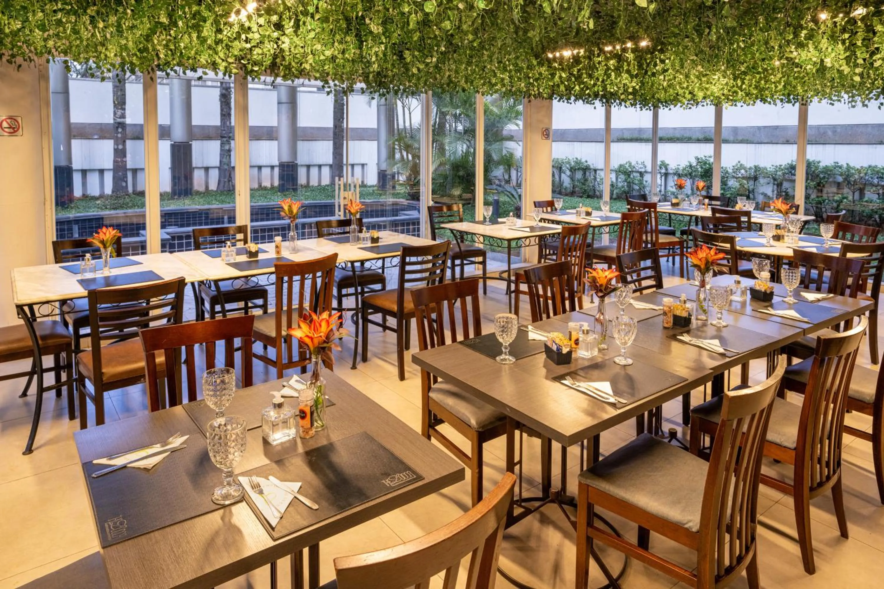 Restaurant/places to eat in Intercity Interative São Paulo Jardins