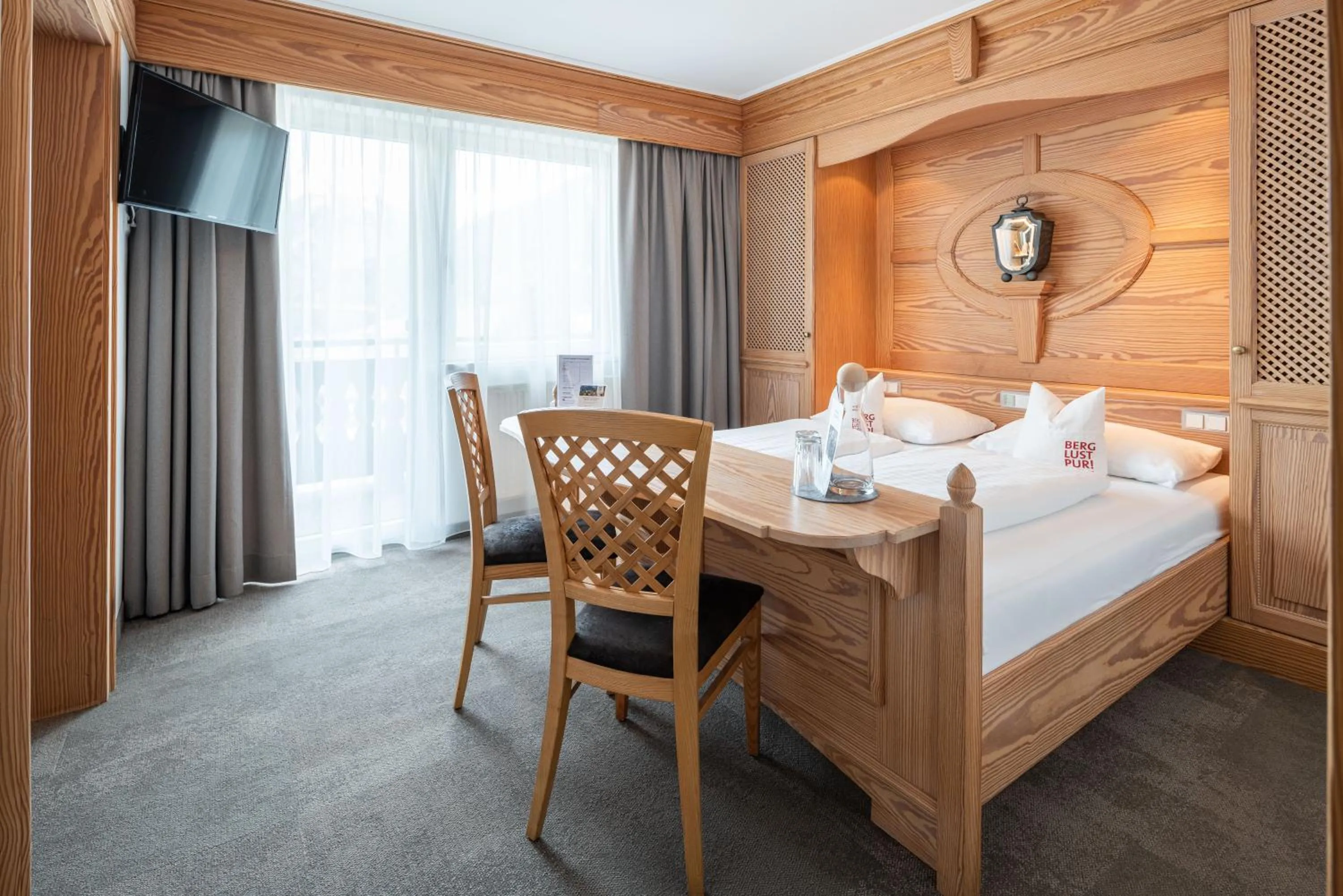 View (from property/room), Bed in Hotel Gassner - 4 Sterne Superior