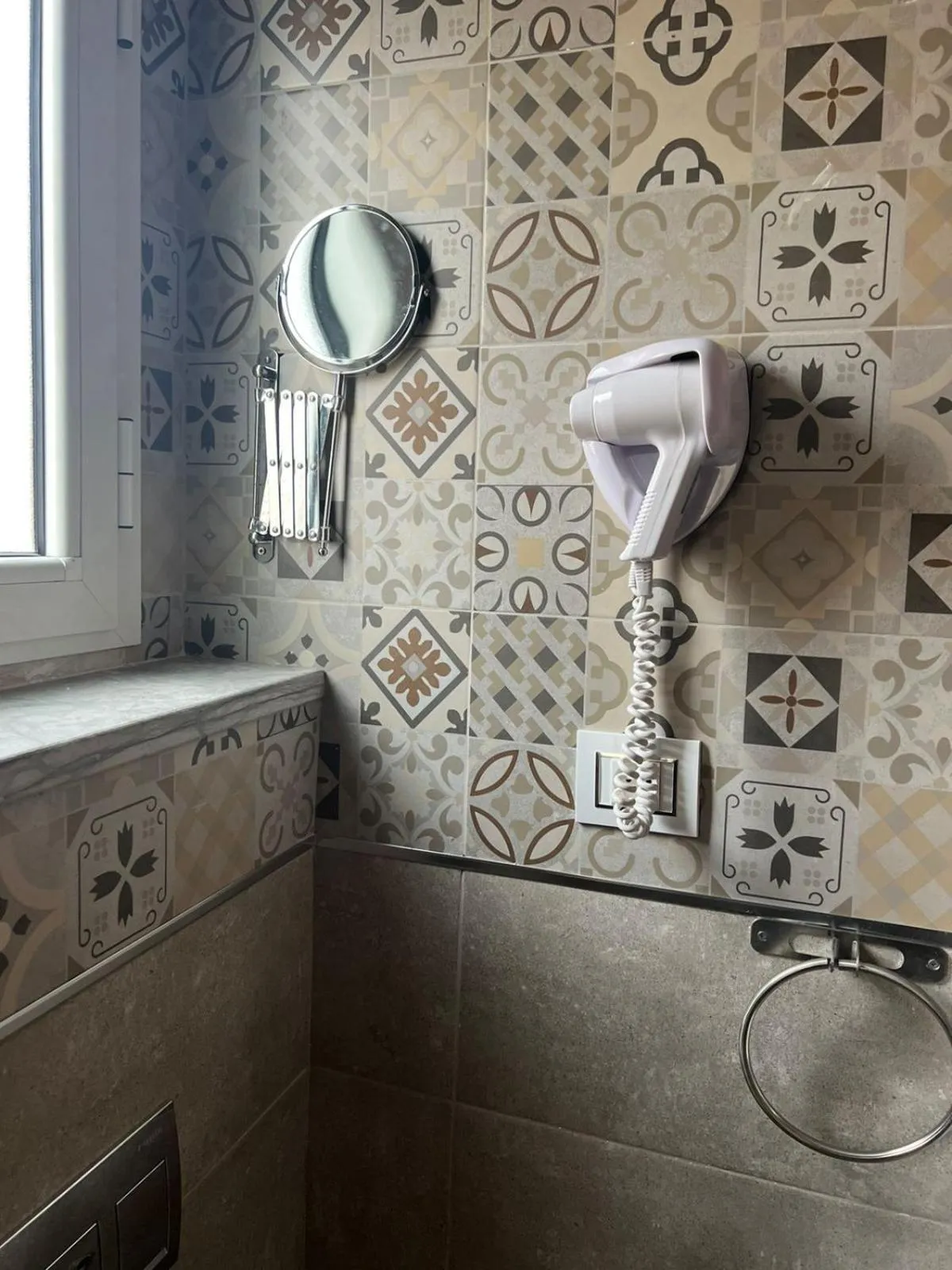 Shower in Hotel Transatlantique Tunis