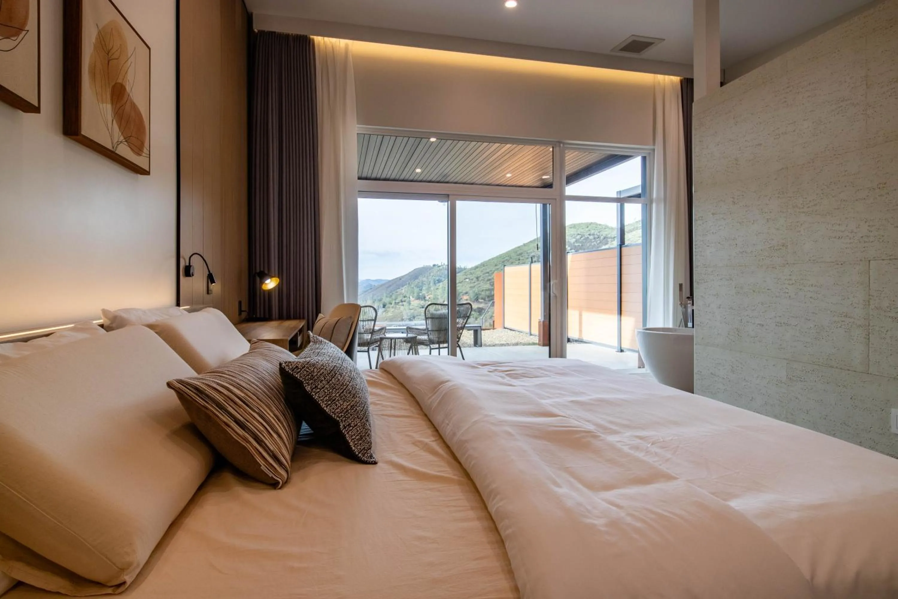 Bedroom, Bed in Horizon by Yosemite