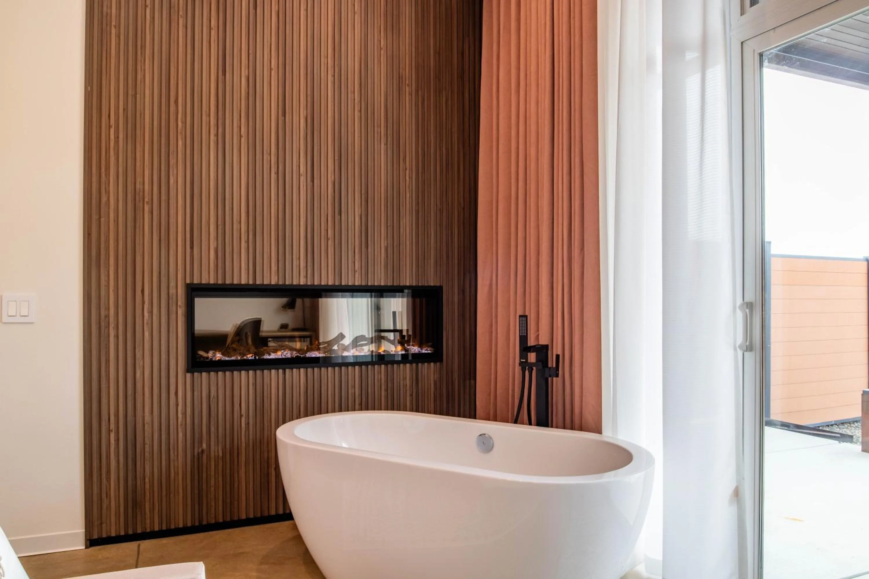 Bath in Horizon by Yosemite
