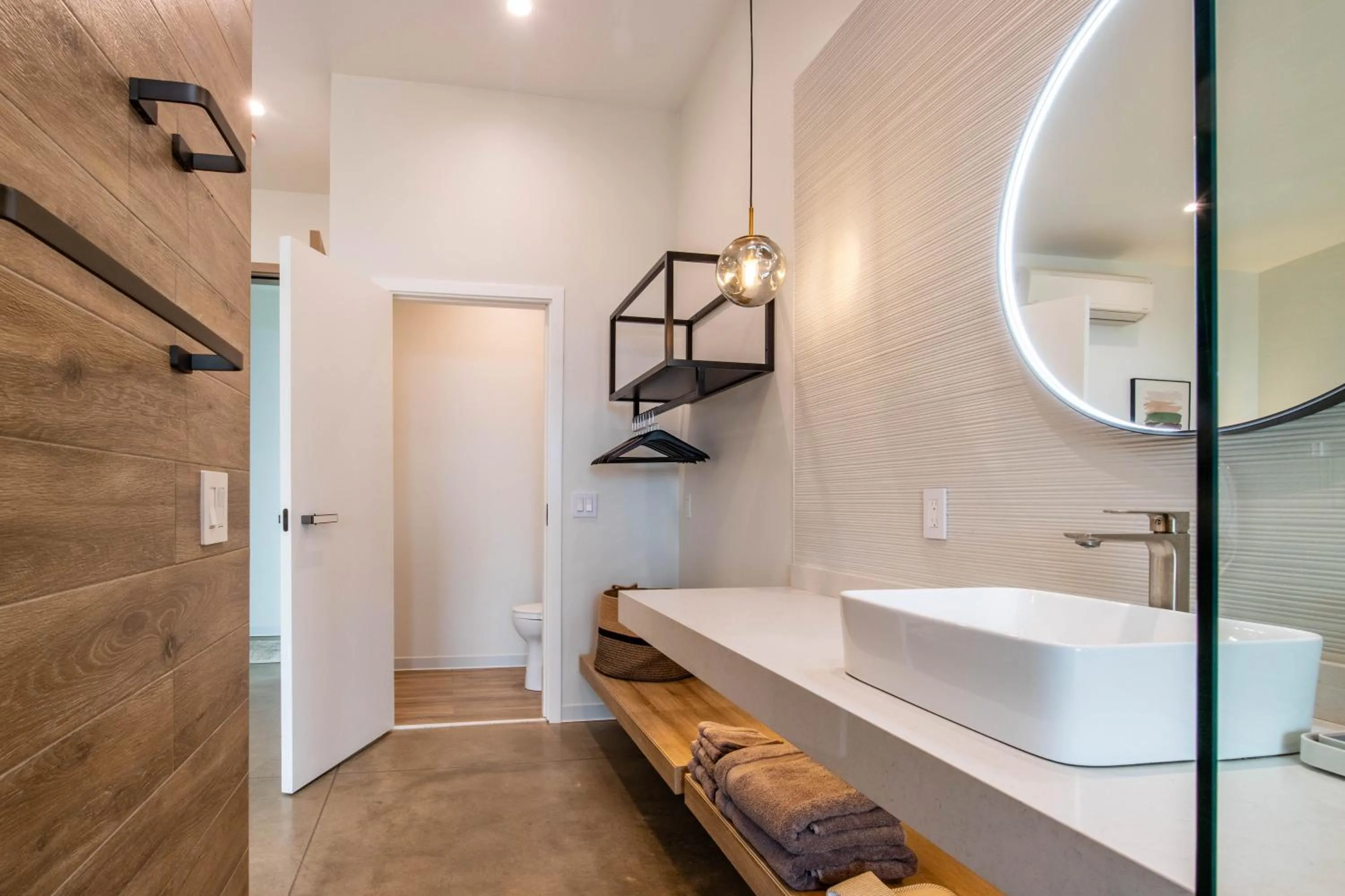 Bathroom in Horizon by Yosemite