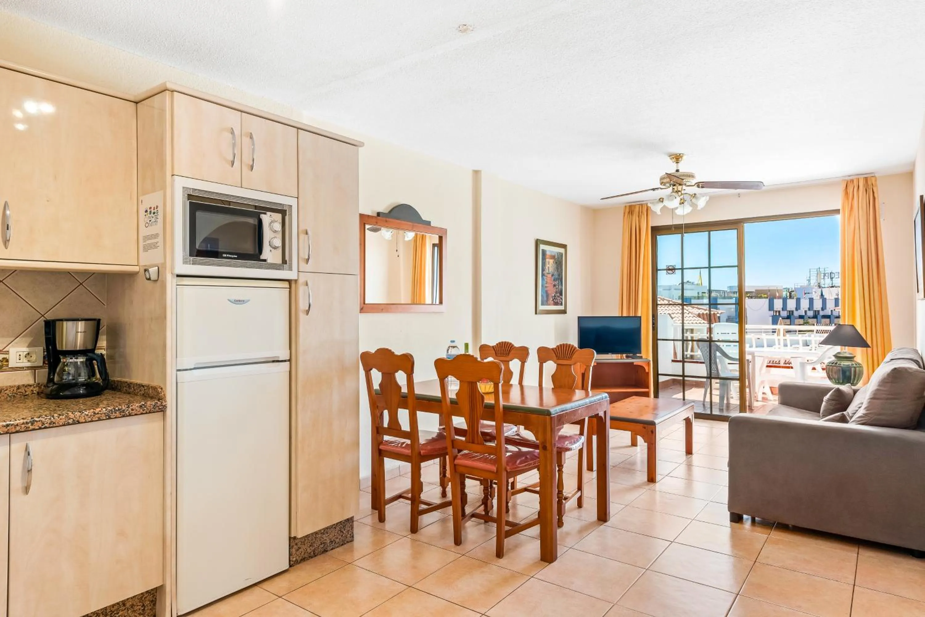 Kitchen or kitchenette in Club Tenerife Apartments