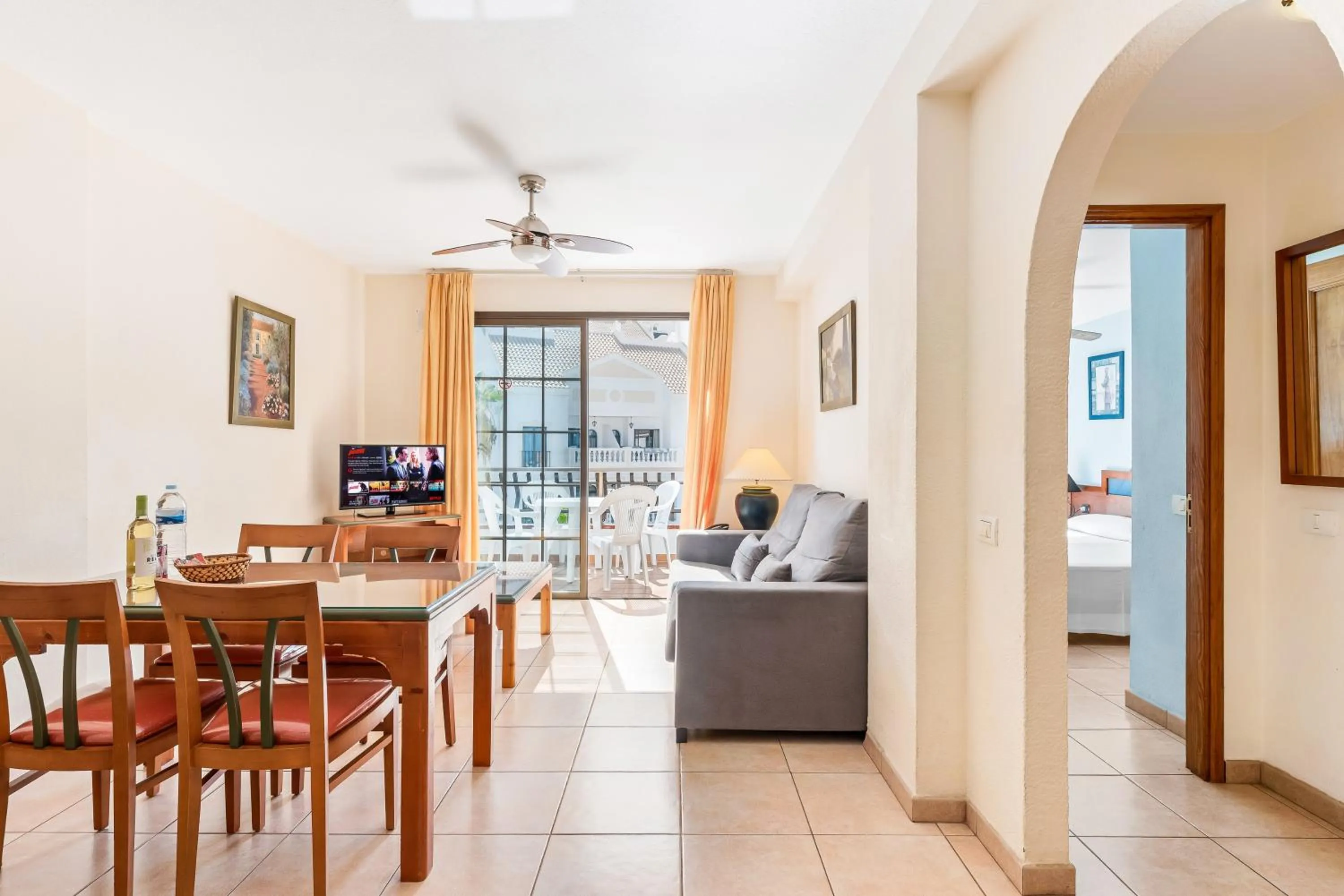 TV and multimedia in Club Tenerife Apartments