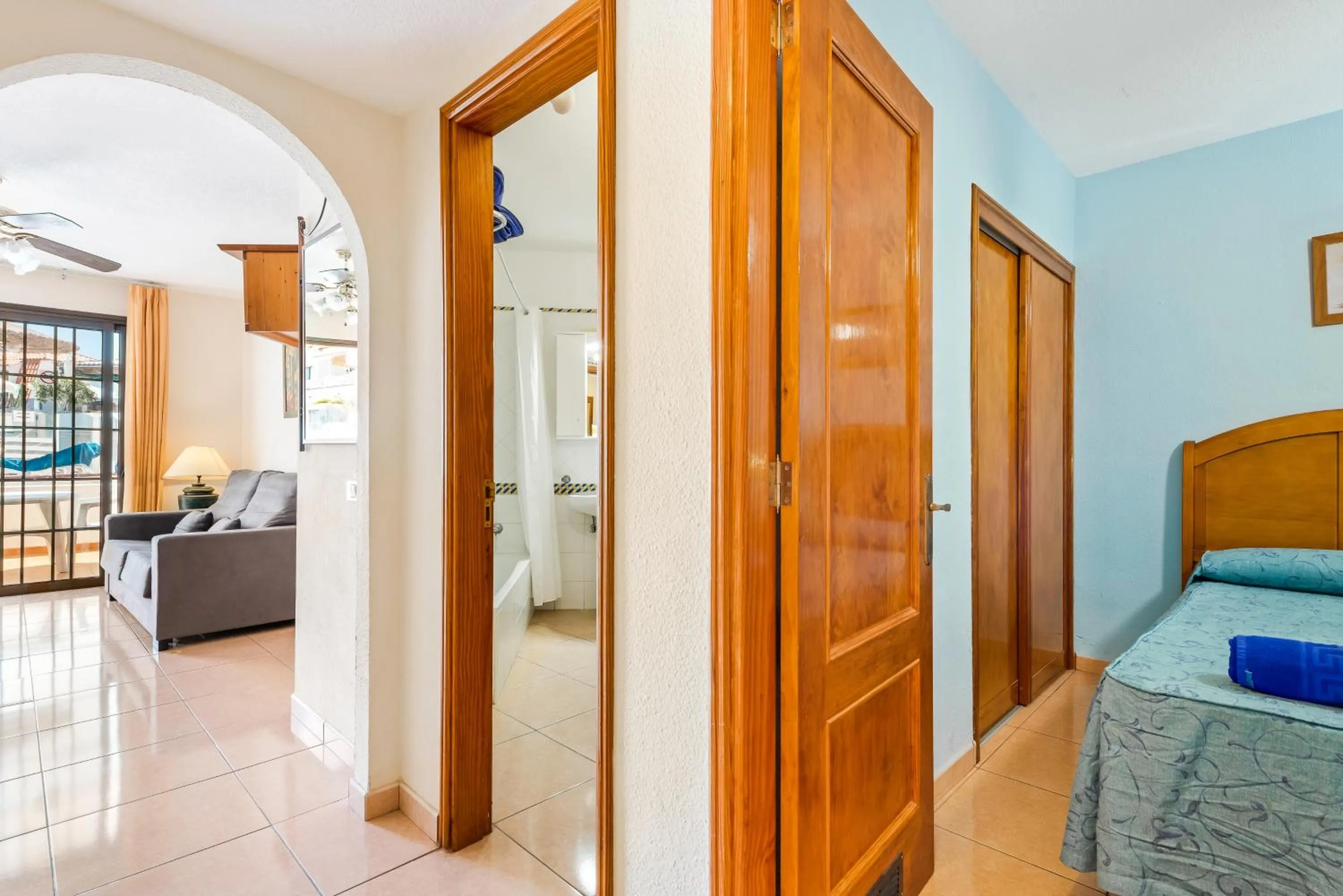 Living room, Bed in Club Tenerife Apartments