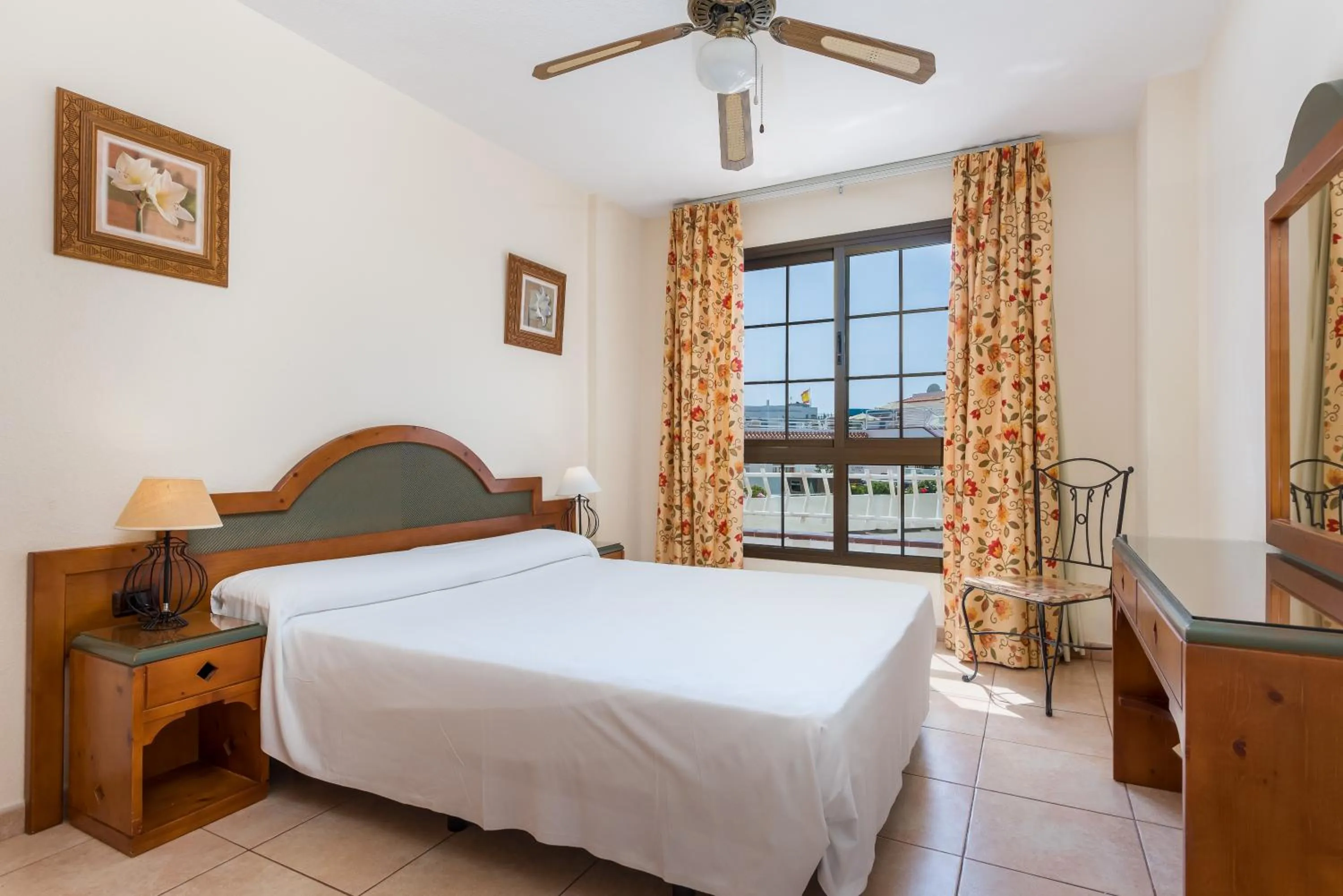 Bed in Club Tenerife Apartments