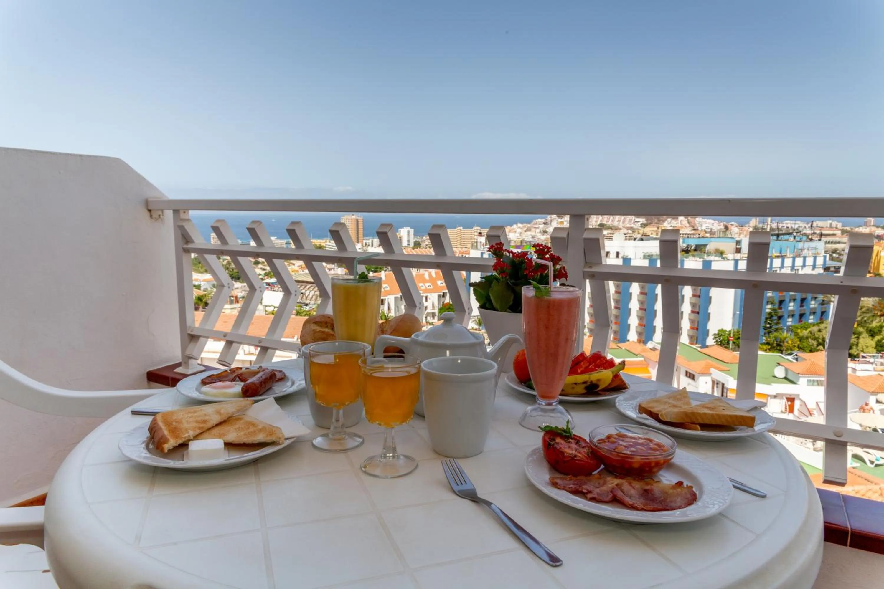 English/Irish breakfast in Club Tenerife Apartments