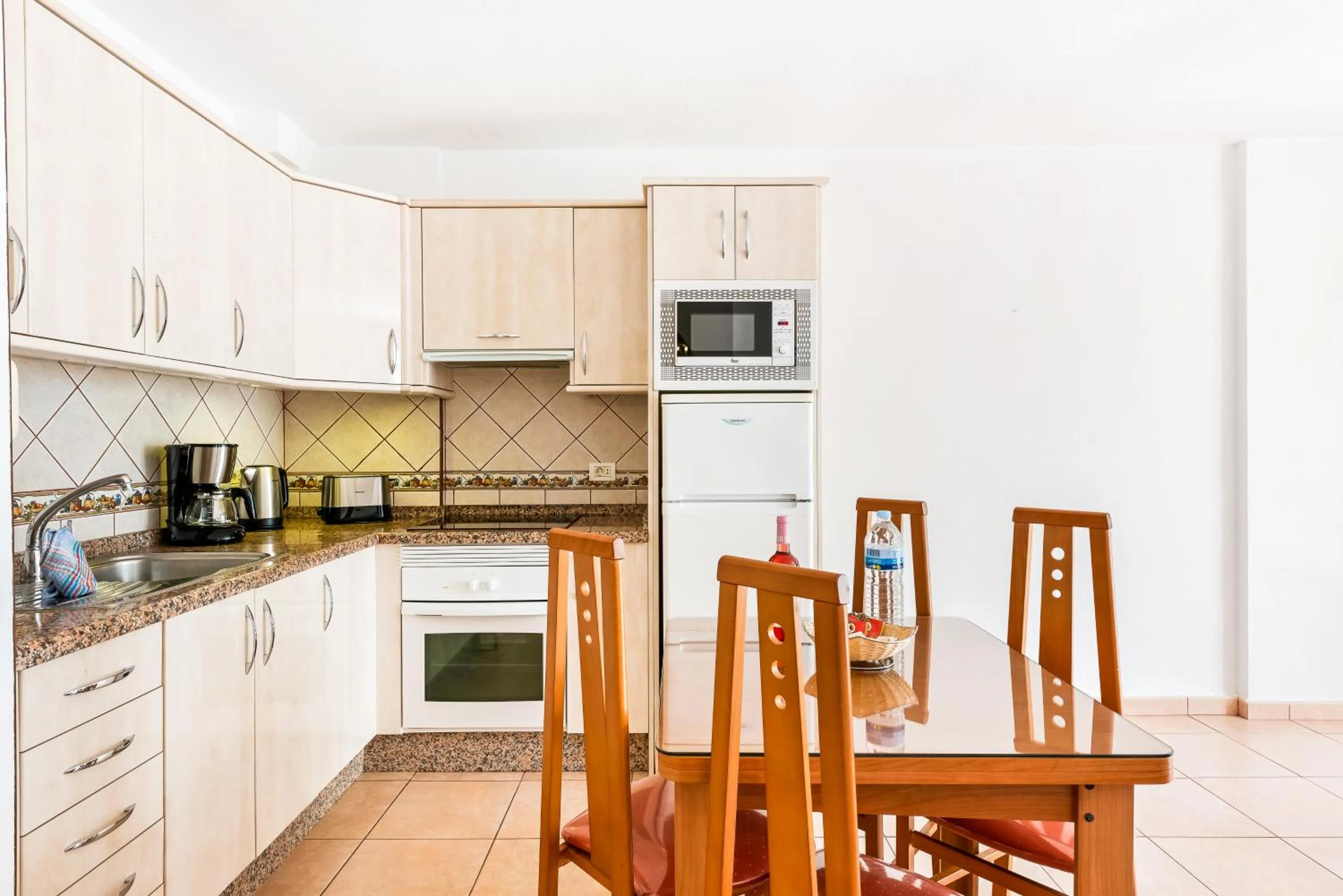 Kitchen or kitchenette in Club Tenerife Apartments