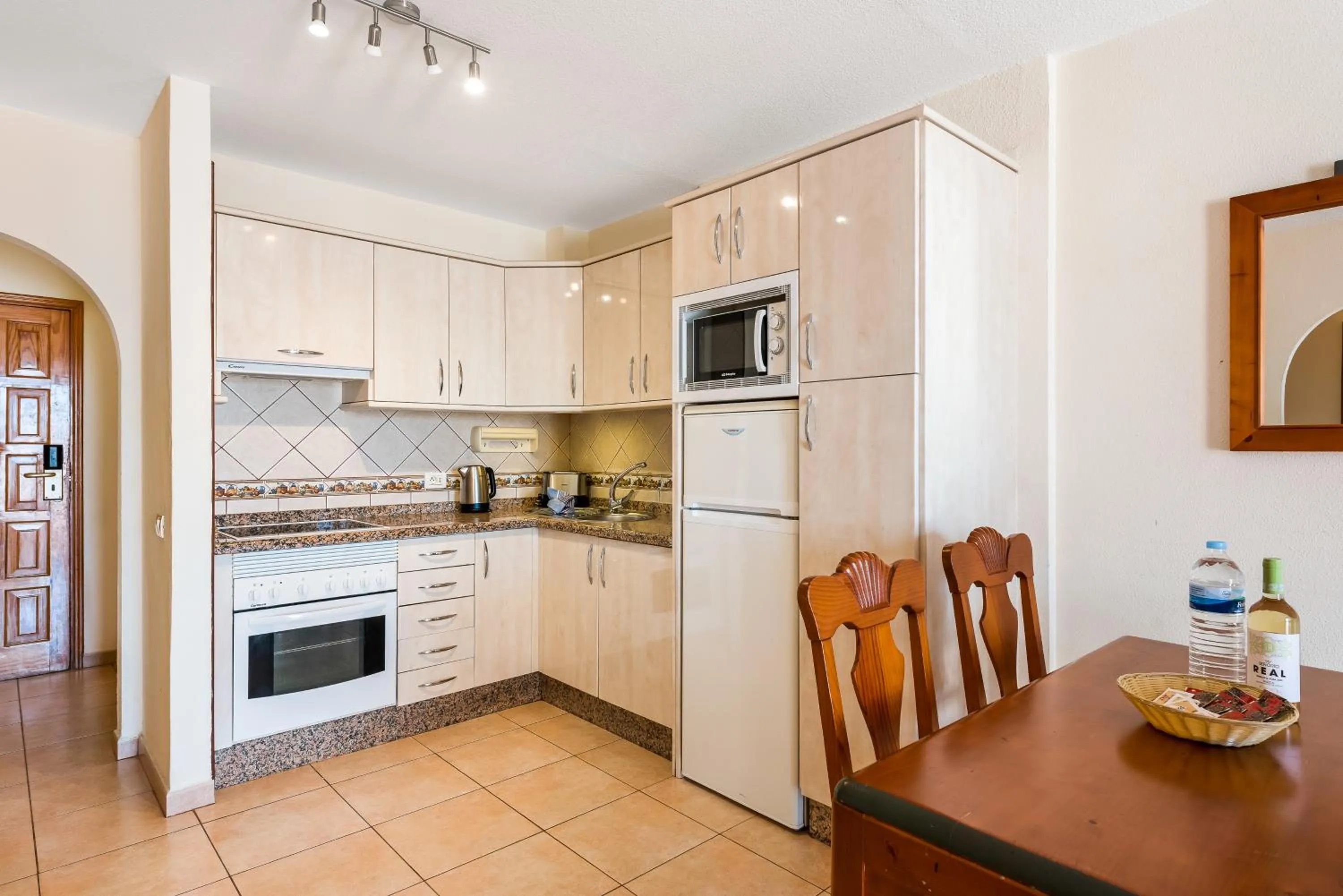 Kitchen or kitchenette in Club Tenerife Apartments