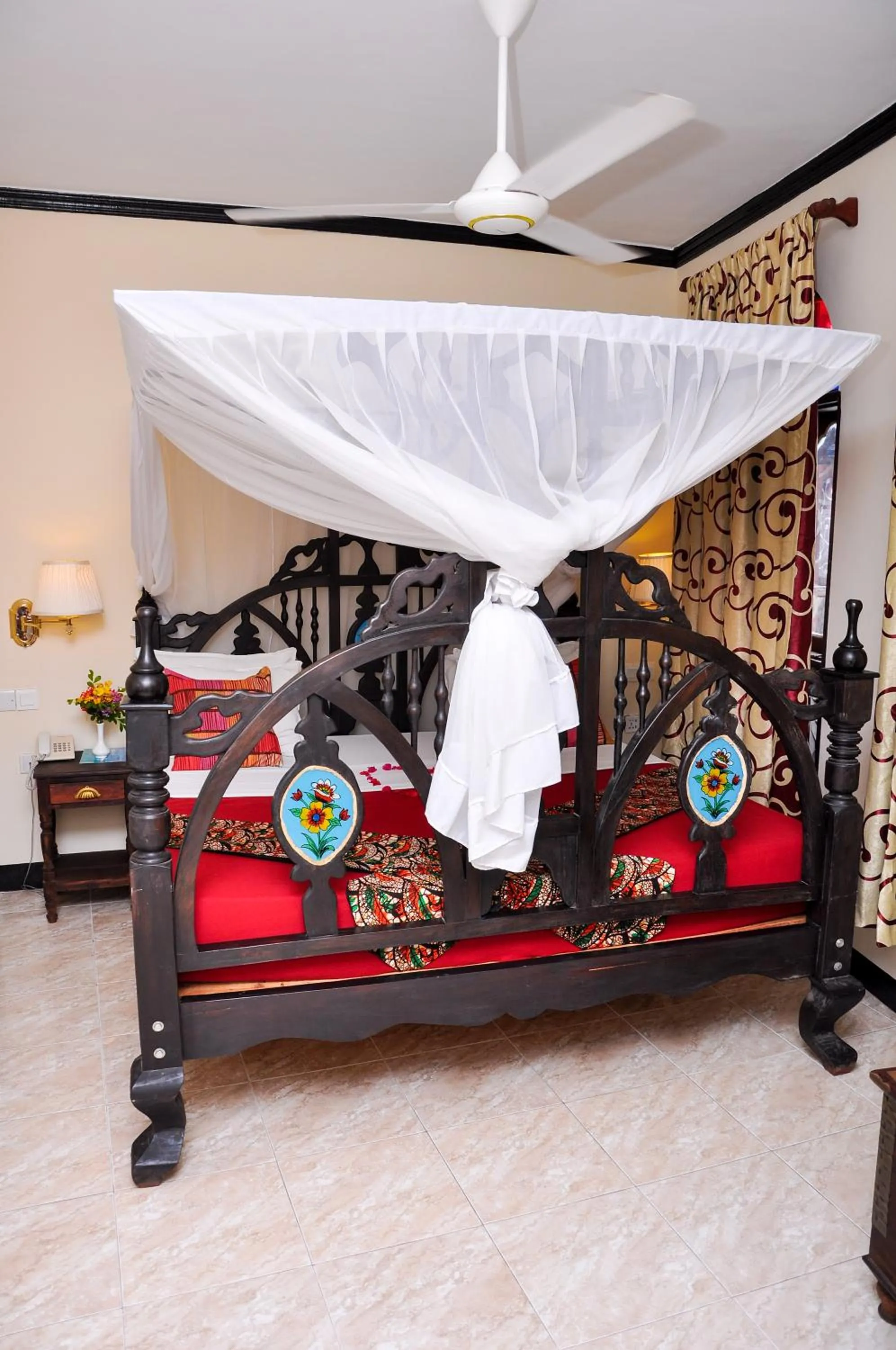 Bed in Forodhani Park Hotel