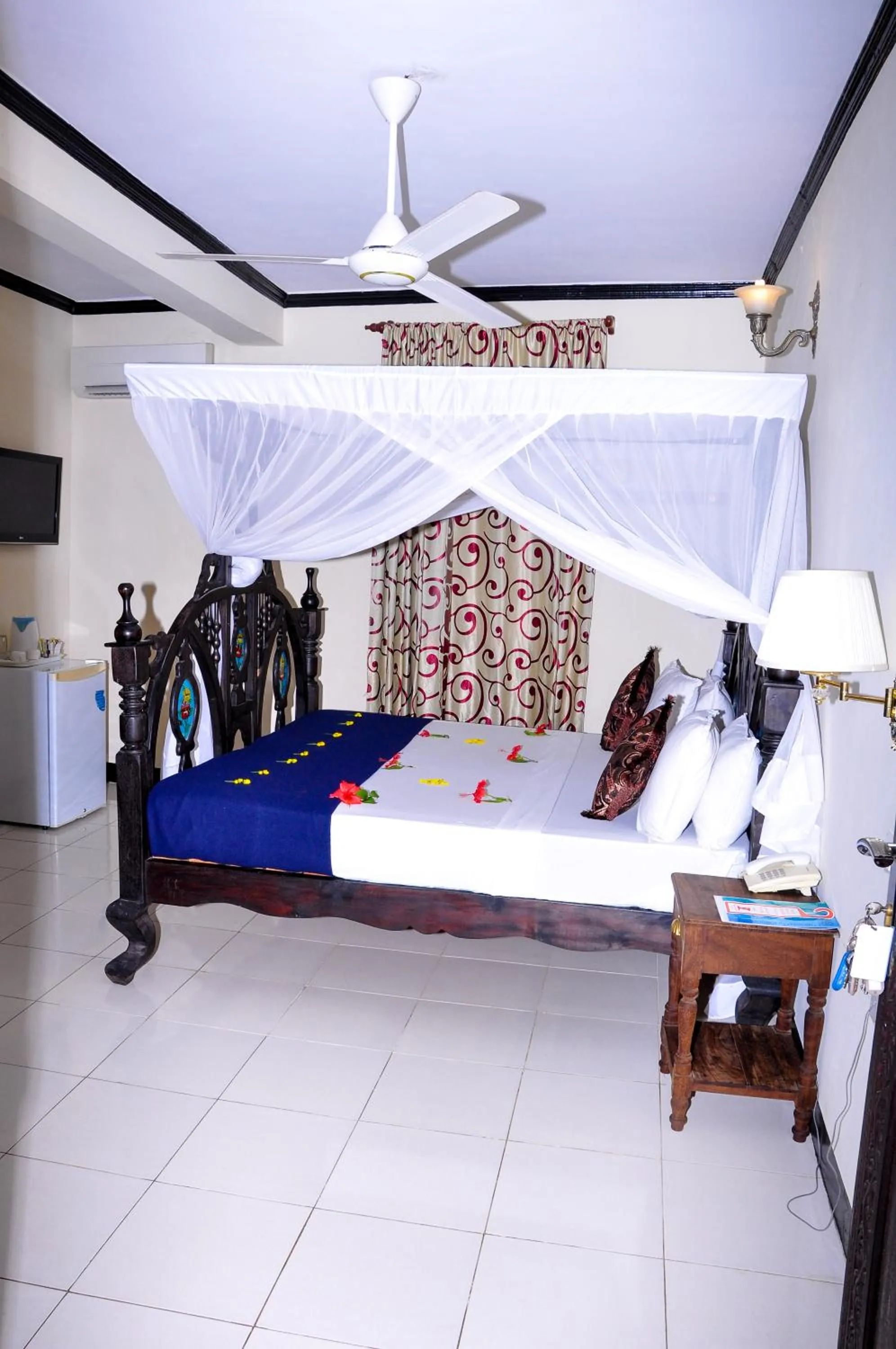 Bed in Forodhani Park Hotel