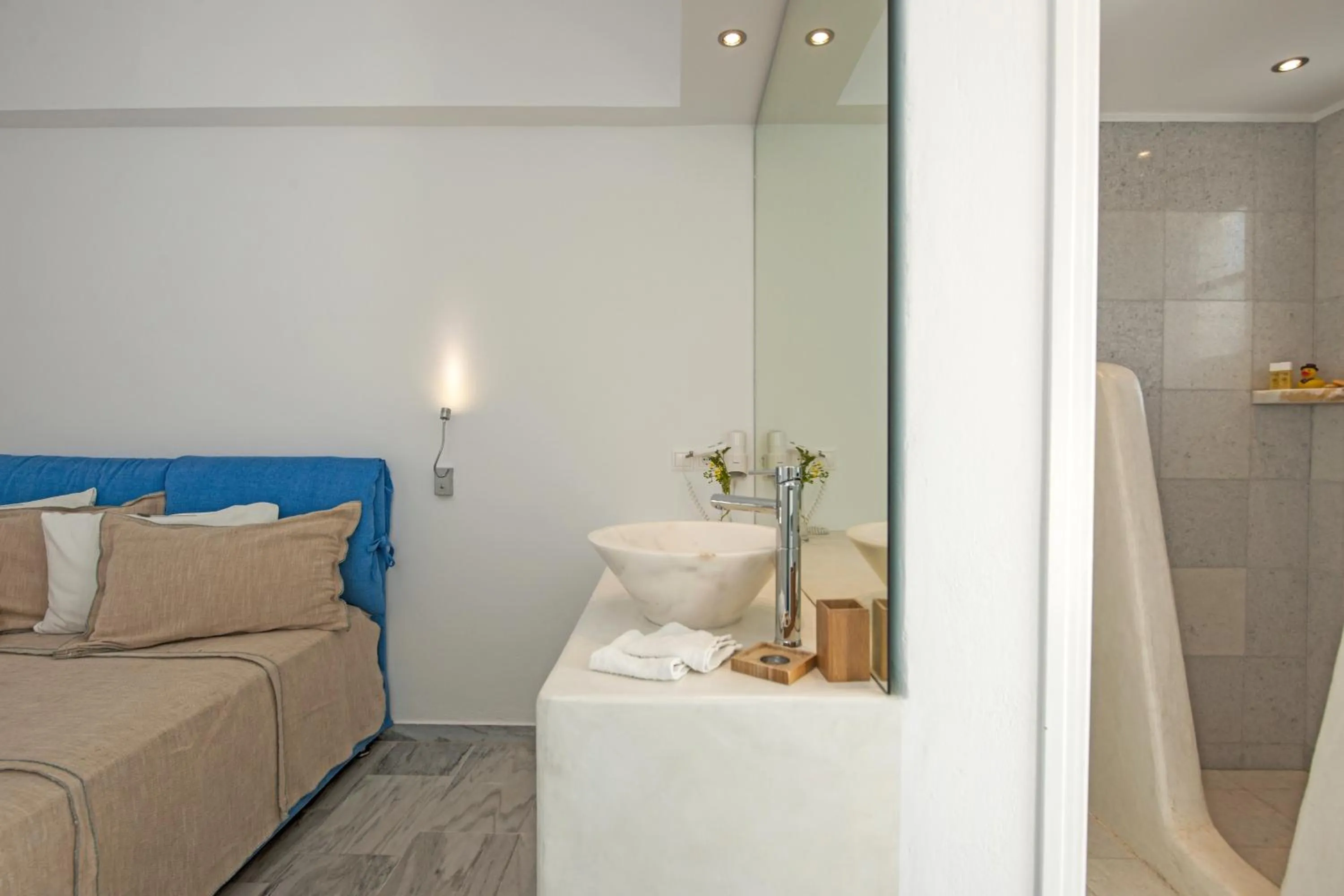 Photo of the whole room, Bed in Margarita Studios Ambelas